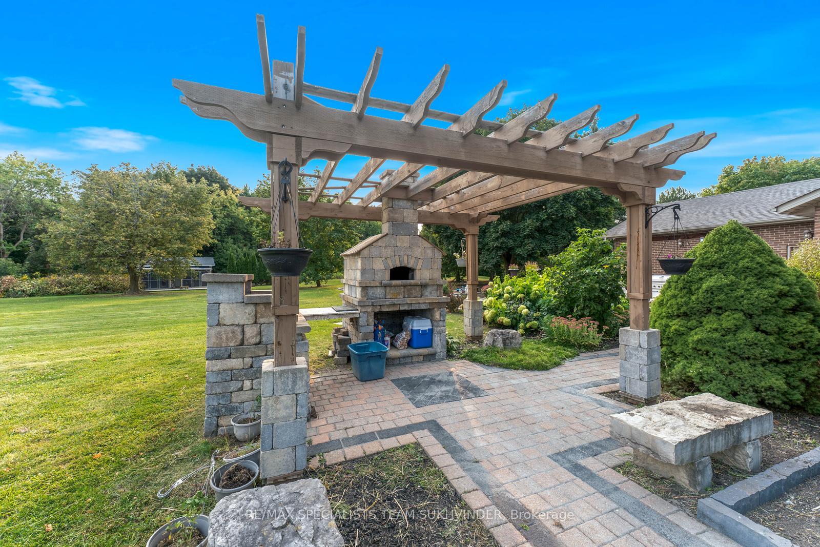 Photo 38 of 4 Dalla Riva Court, Brampton, Toronto Gore Rural Estate — HOMEH