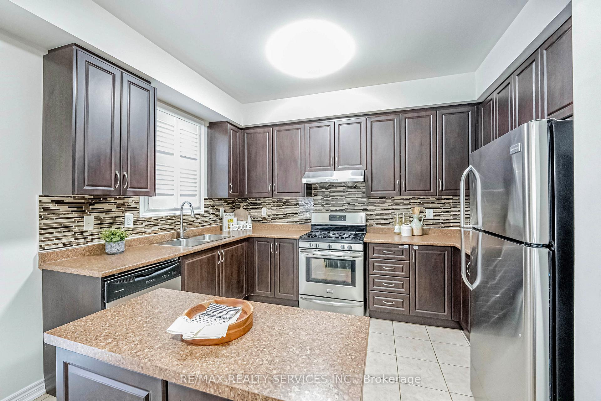 Photo 14 of 27 Sea Drifter Crescent, Brampton, Bram East — HOMEH