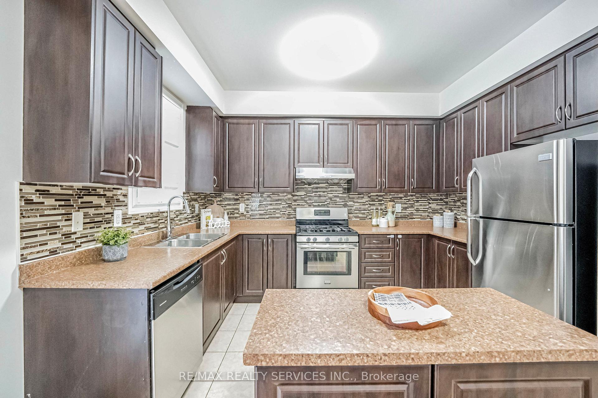 Photo 15 of 27 Sea Drifter Crescent, Brampton, Bram East — HOMEH
