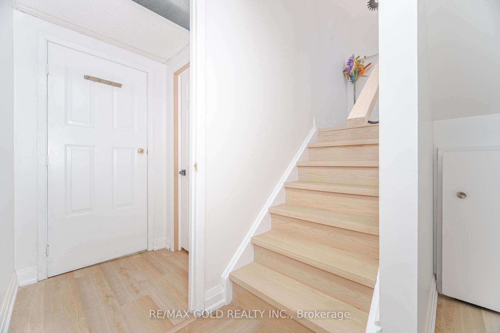 Photo 25 of 249 Hansen Road N, Brampton, Madoc — HOMEH