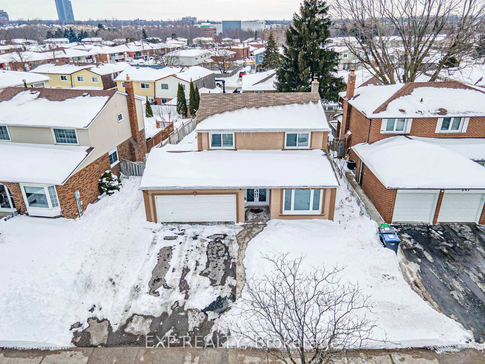 Photo 2 of 245 Centre Street N, Brampton, Brampton North — HOMEH
