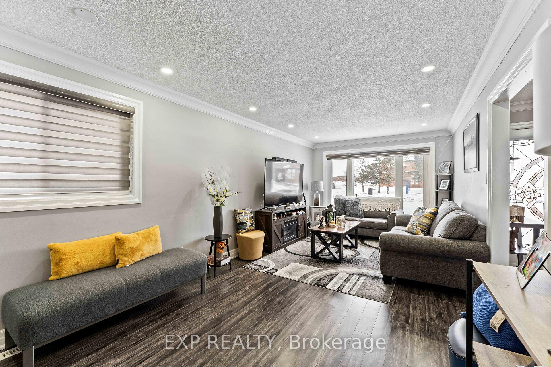 Photo 7 of 245 Centre Street N, Brampton, Brampton North — HOMEH