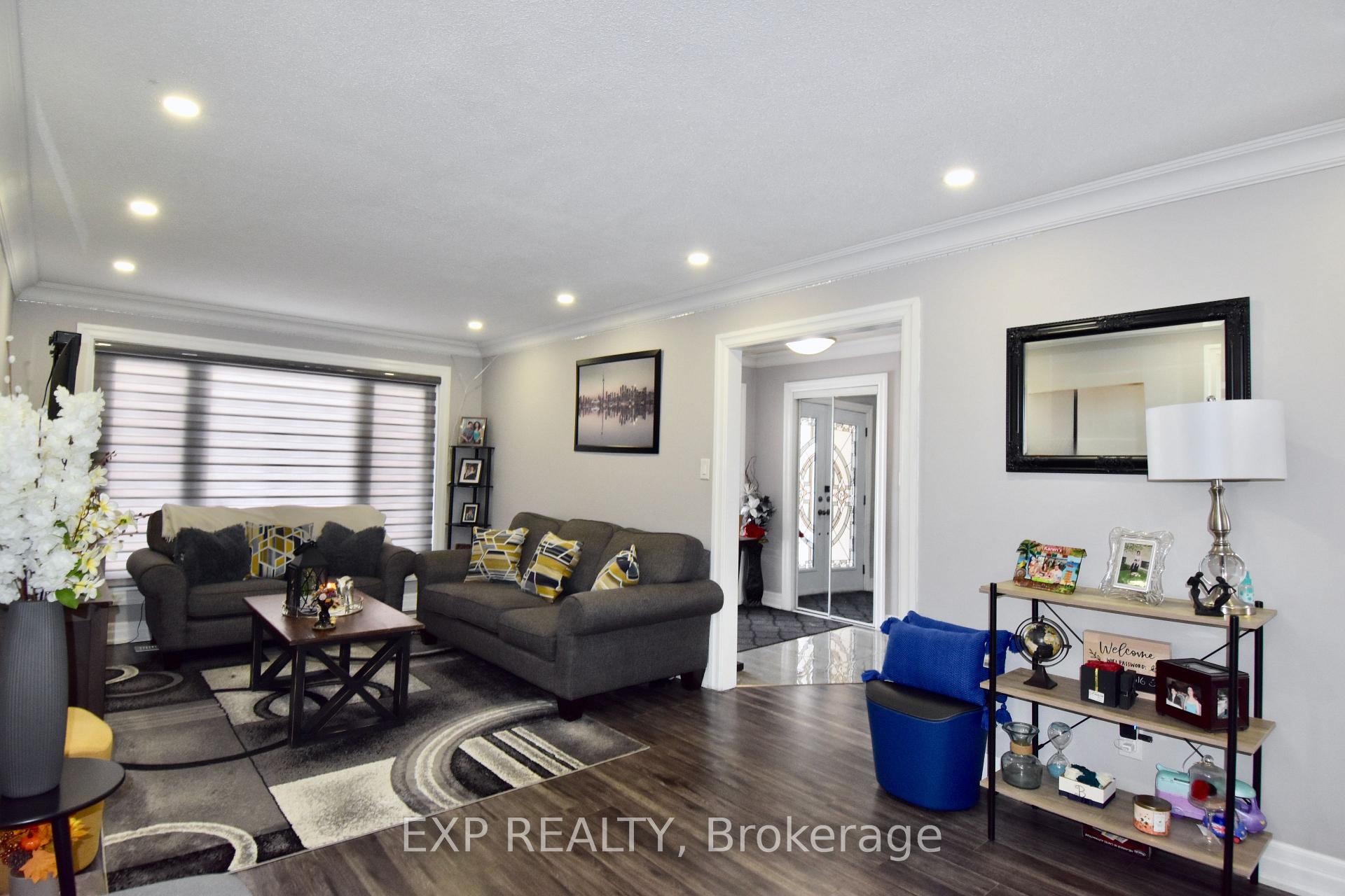 Photo 8 of 245 Centre Street N, Brampton, Brampton North — HOMEH
