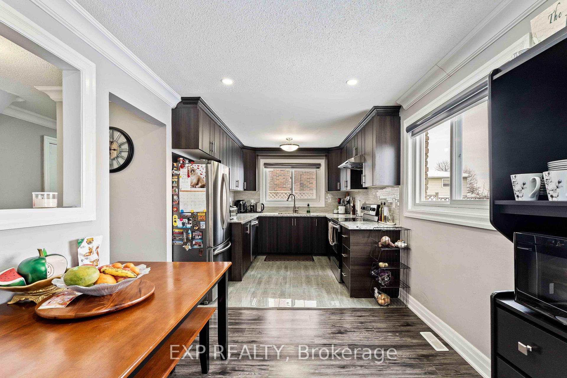 Photo 11 of 245 Centre Street N, Brampton, Brampton North — HOMEH