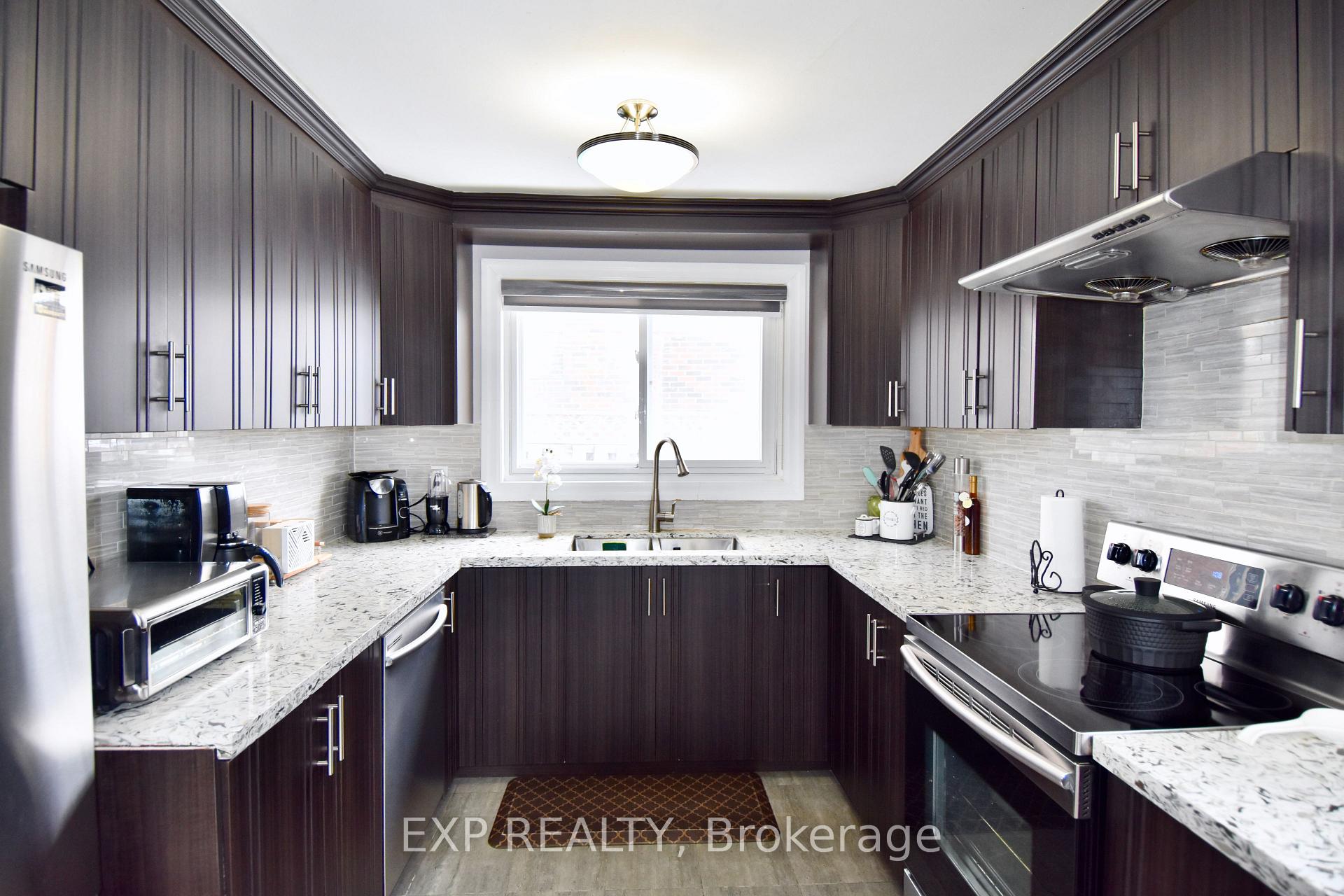 Photo 13 of 245 Centre Street N, Brampton, Brampton North — HOMEH