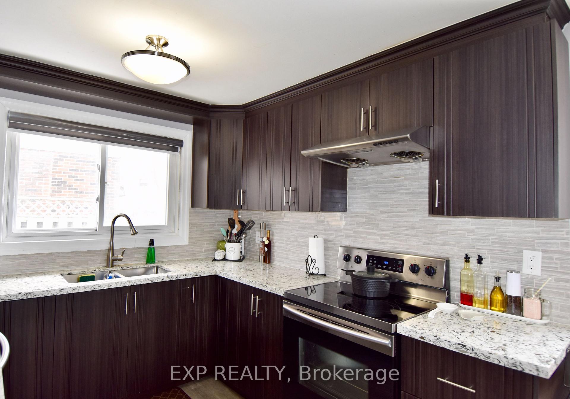 Photo 14 of 245 Centre Street N, Brampton, Brampton North — HOMEH
