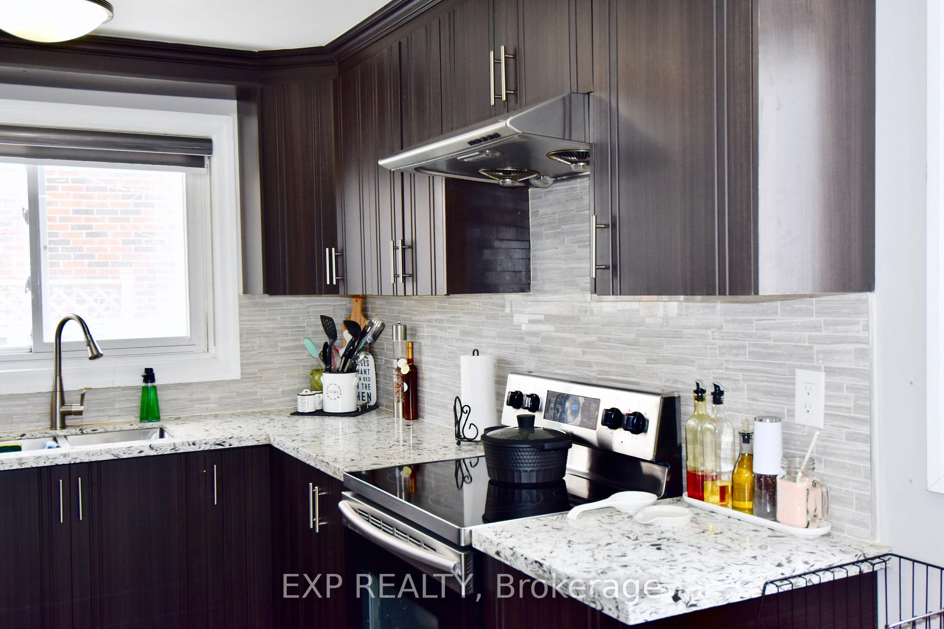 Photo 15 of 245 Centre Street N, Brampton, Brampton North — HOMEH