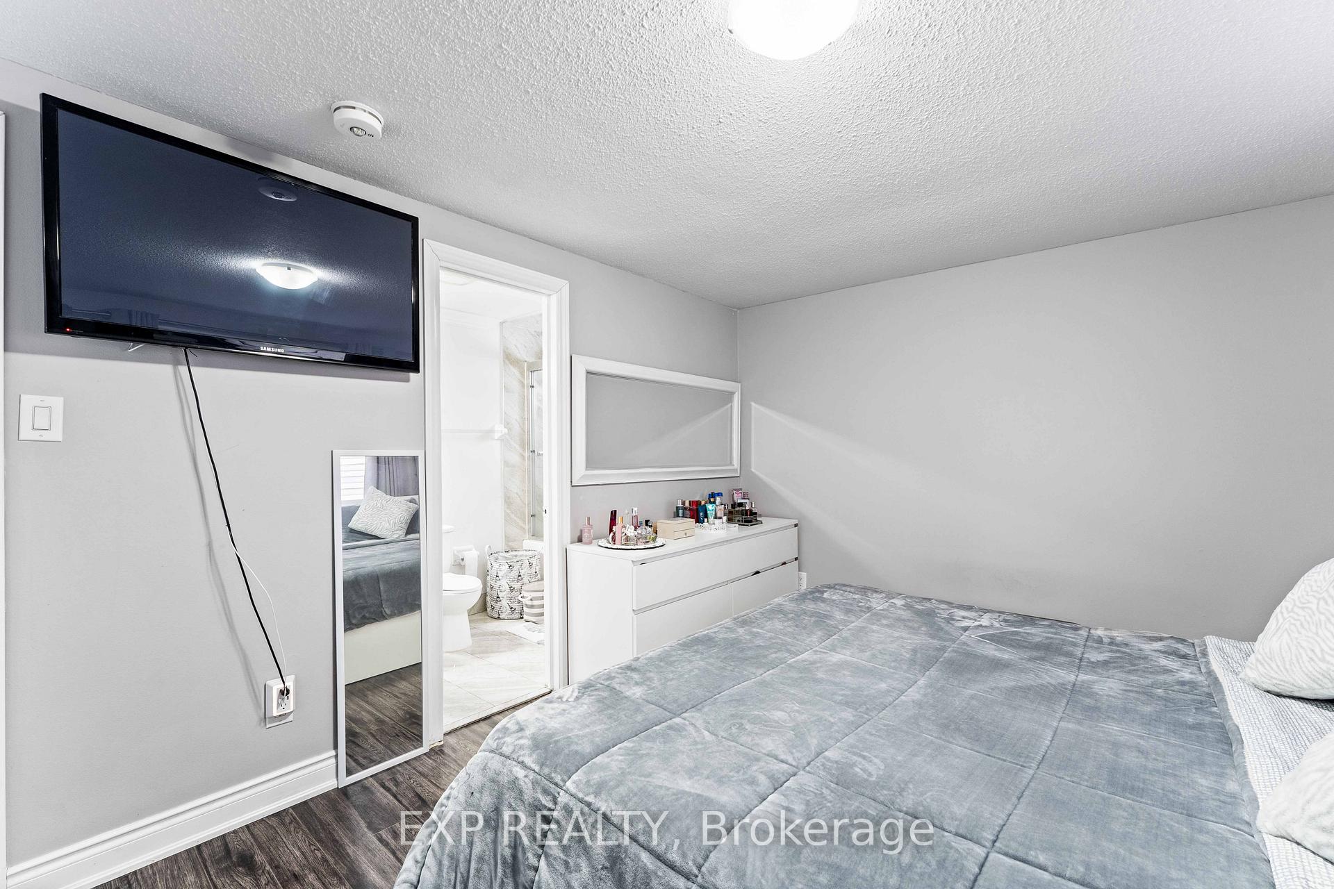 Photo 20 of 245 Centre Street N, Brampton, Brampton North — HOMEH