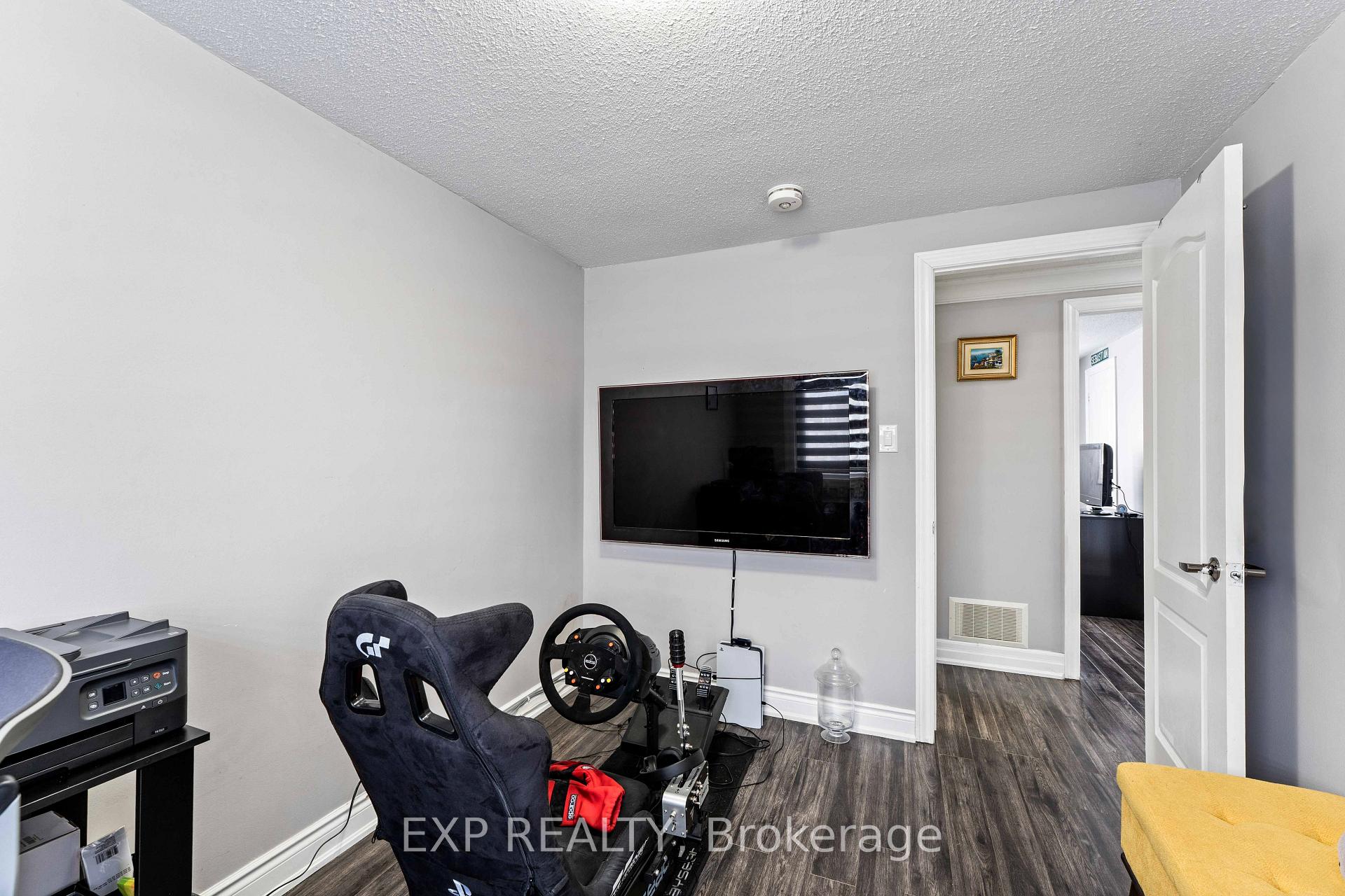 Photo 29 of 245 Centre Street N, Brampton, Brampton North — HOMEH