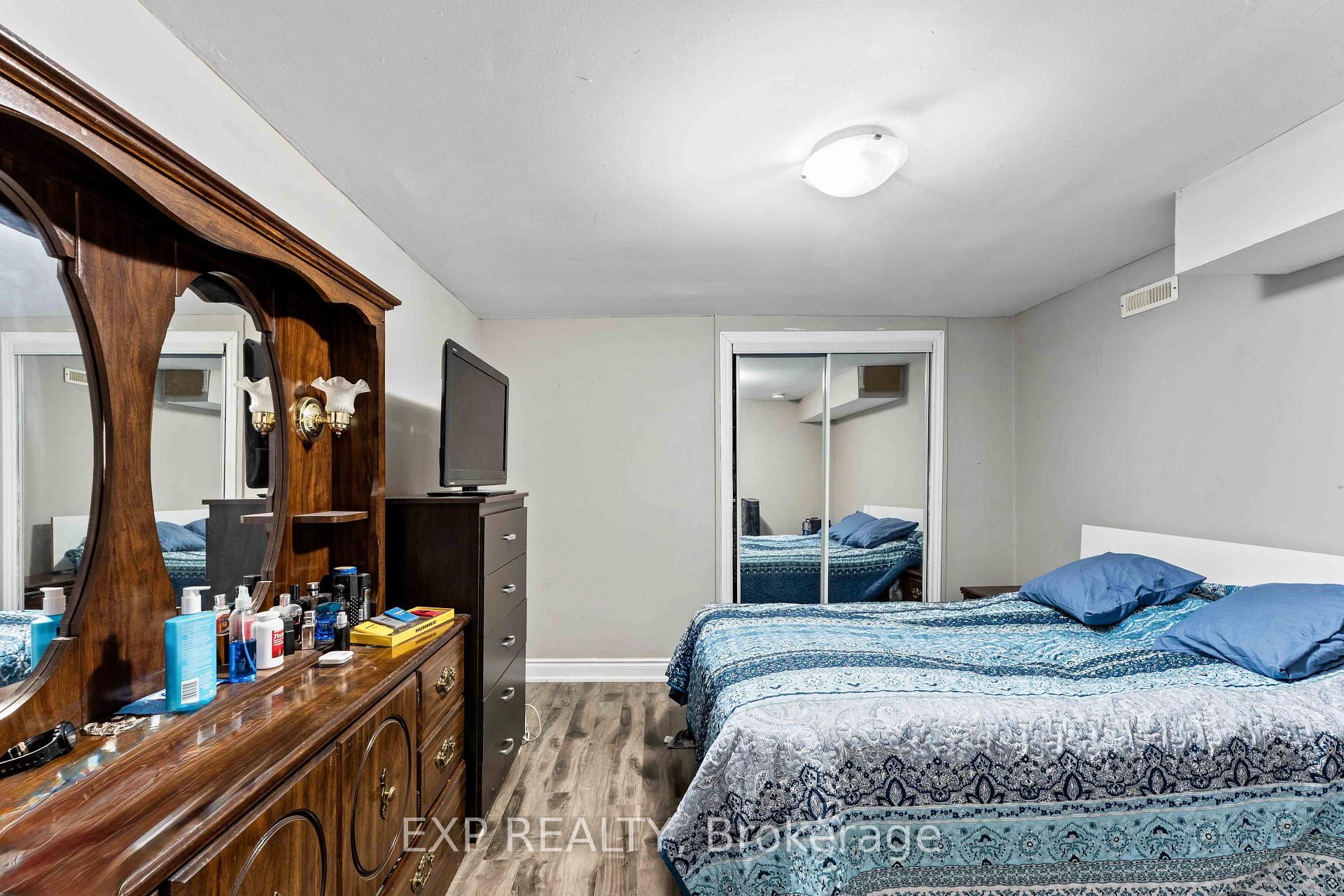 Photo 36 of 245 Centre Street N, Brampton, Brampton North — HOMEH