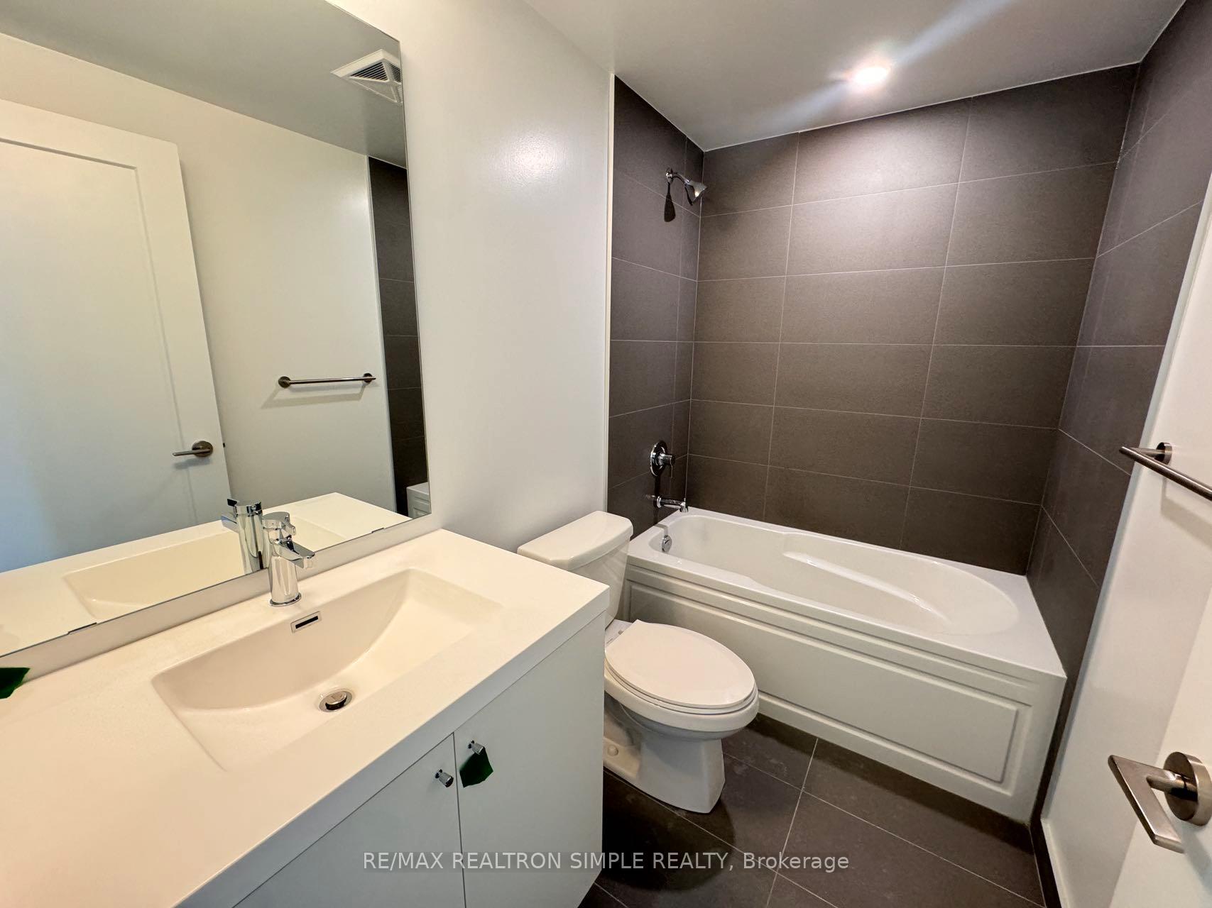 Photo 7 of Unit 801, 2545 Simcoe Street N, Oshawa, Windfields — HOMEH