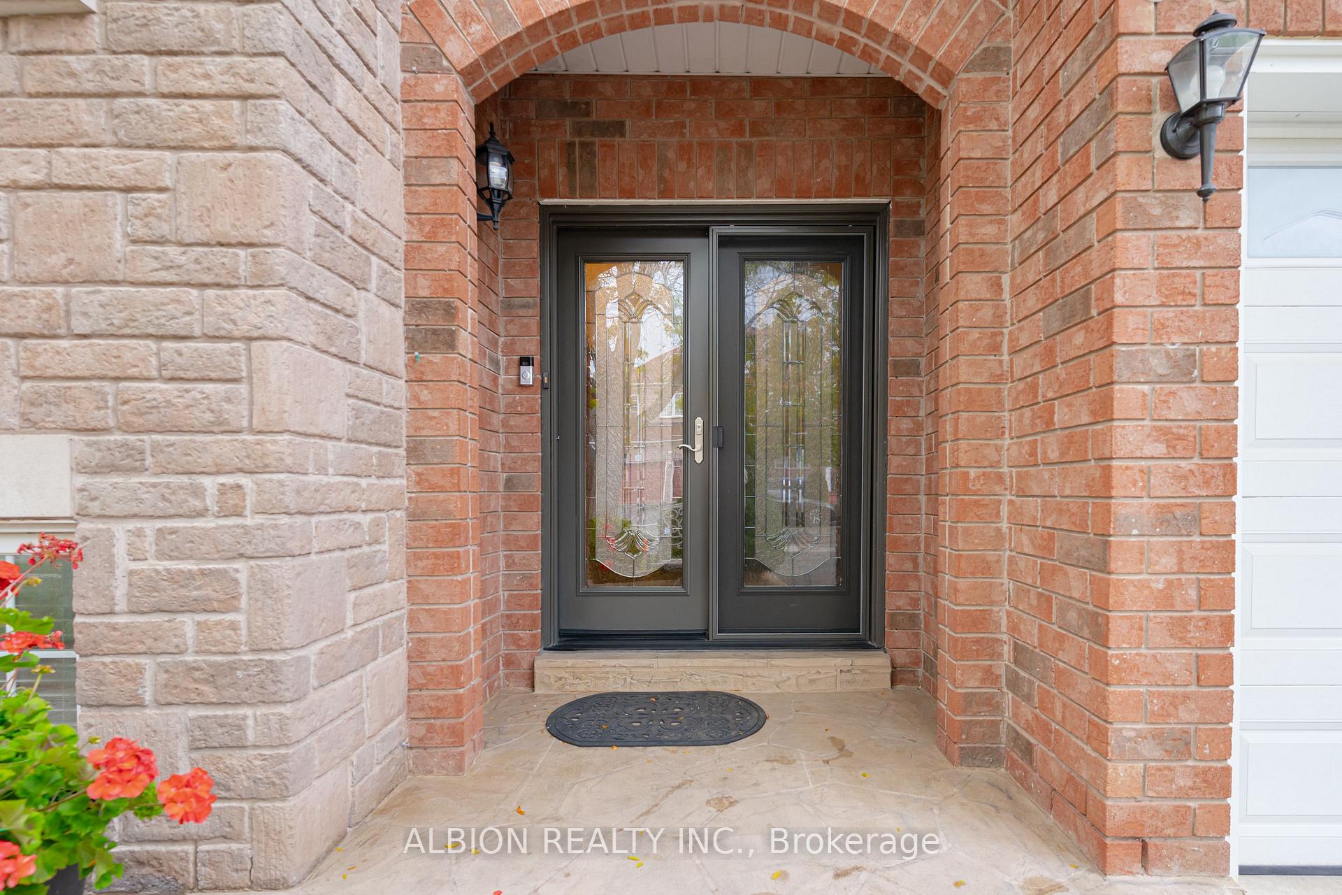 Photo 5 of 30 Rushbrook Drive, Brampton, Vales of Castlemore — HOMEH