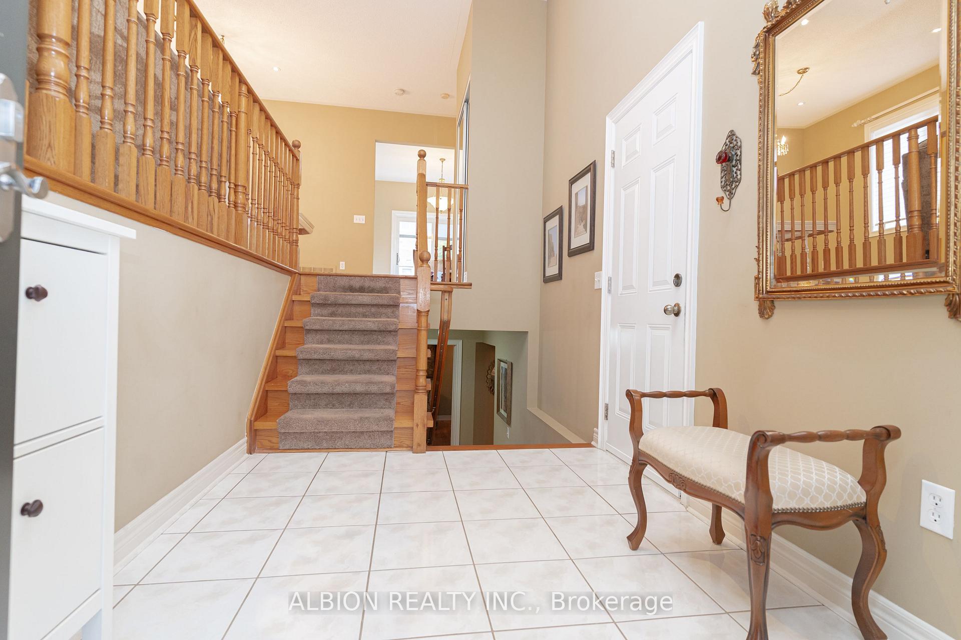 Photo 6 of 30 Rushbrook Drive, Brampton, Vales of Castlemore — HOMEH