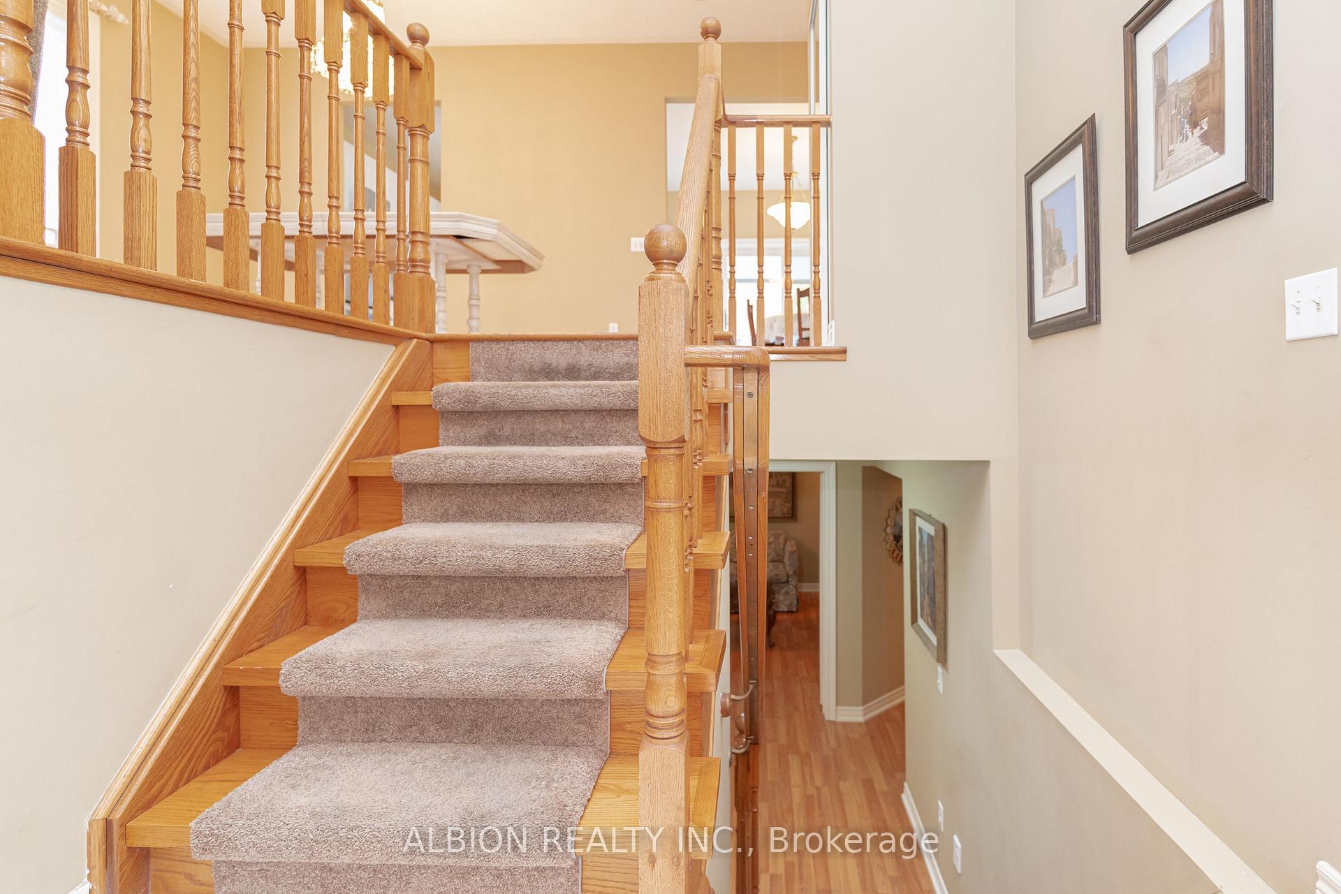 Photo 8 of 30 Rushbrook Drive, Brampton, Vales of Castlemore — HOMEH