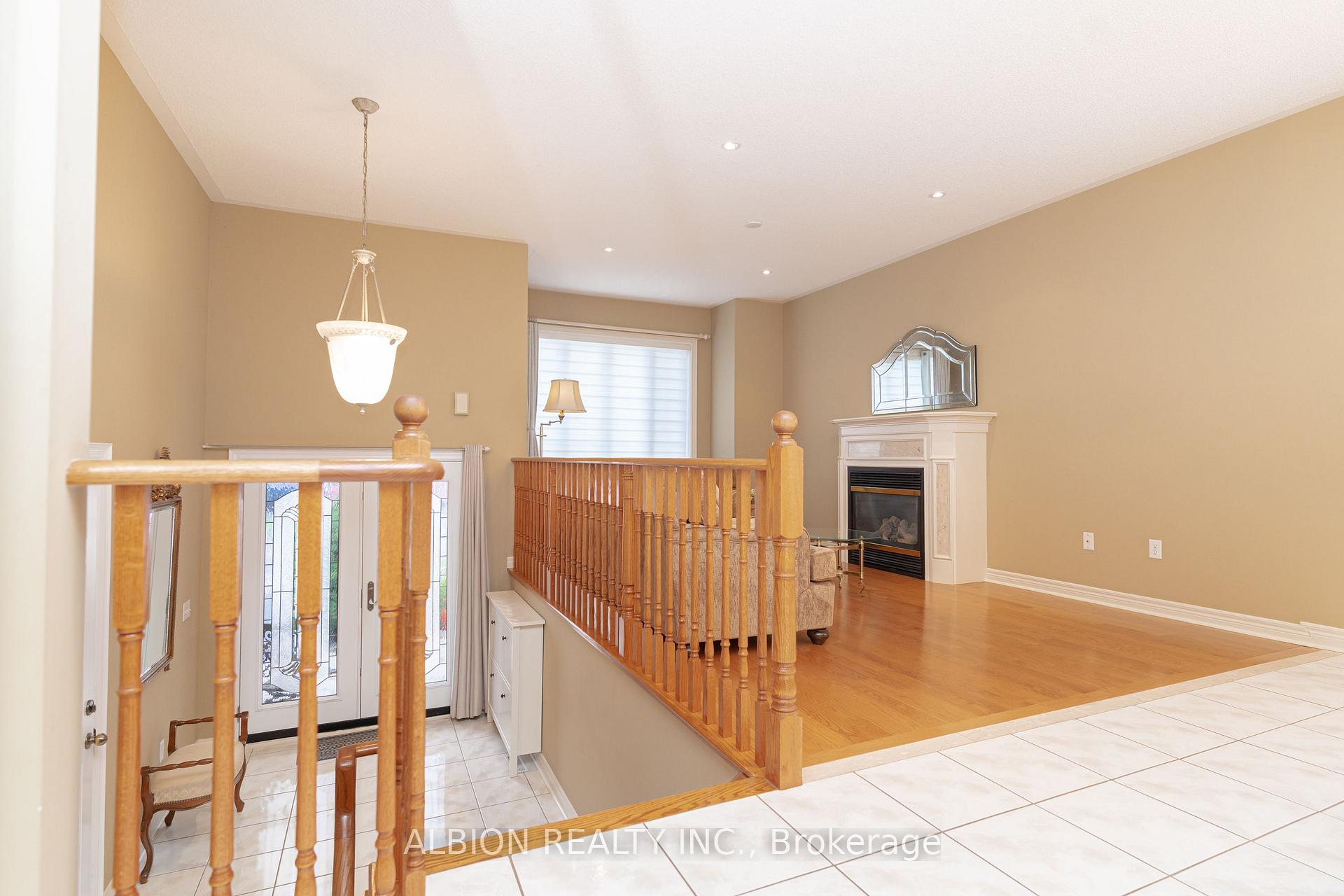 Photo 9 of 30 Rushbrook Drive, Brampton, Vales of Castlemore — HOMEH