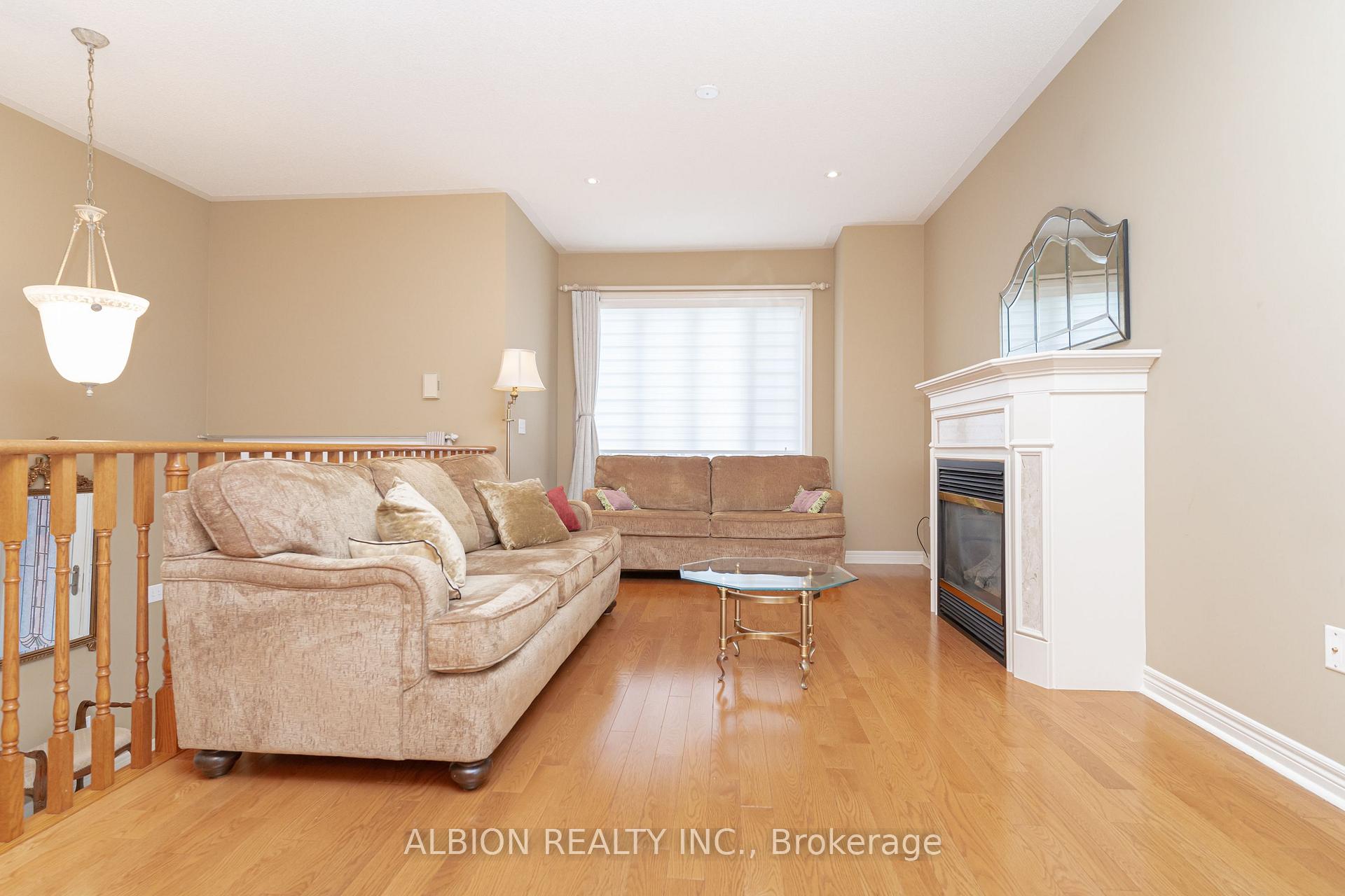 Photo 10 of 30 Rushbrook Drive, Brampton, Vales of Castlemore — HOMEH