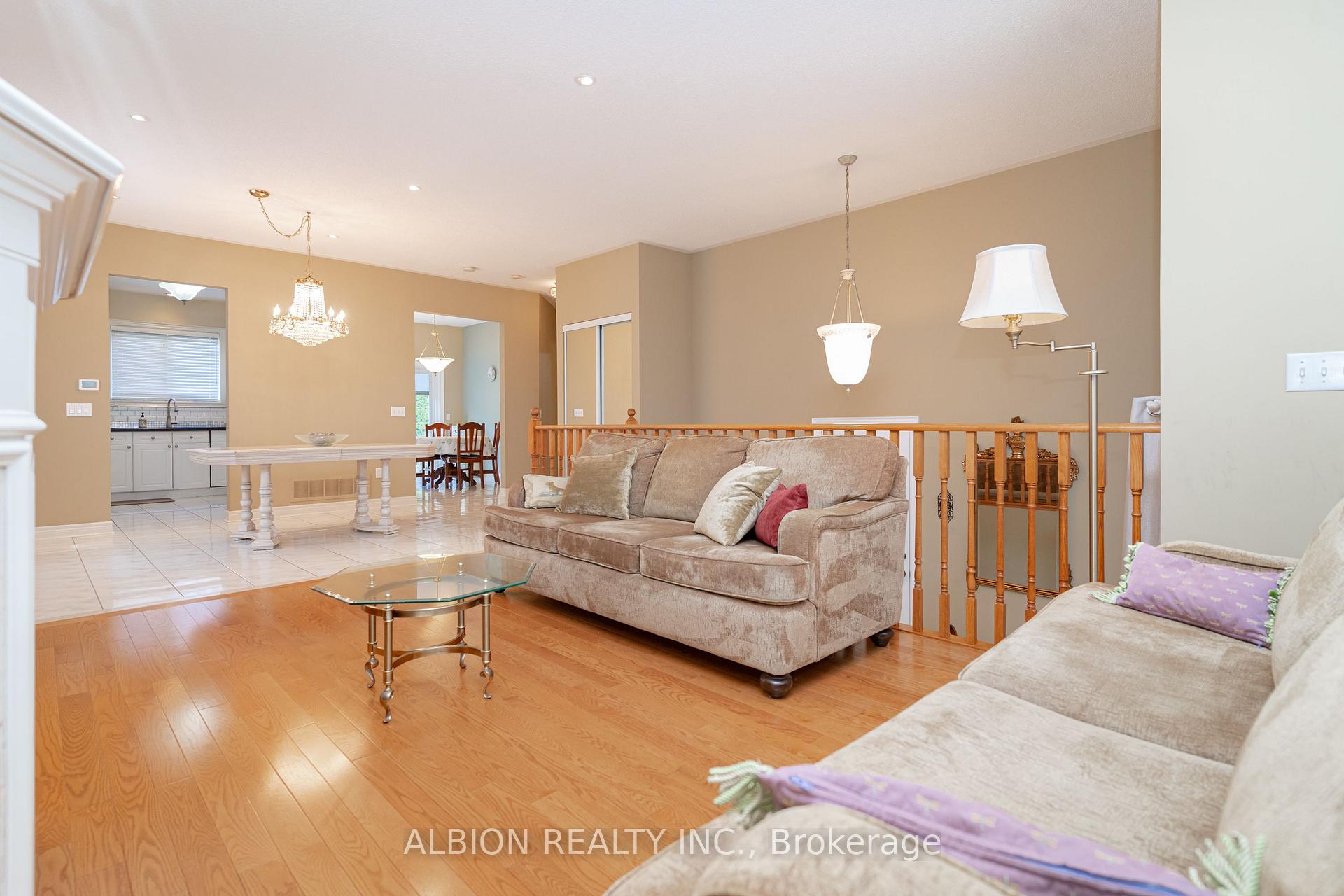 Photo 11 of 30 Rushbrook Drive, Brampton, Vales of Castlemore — HOMEH