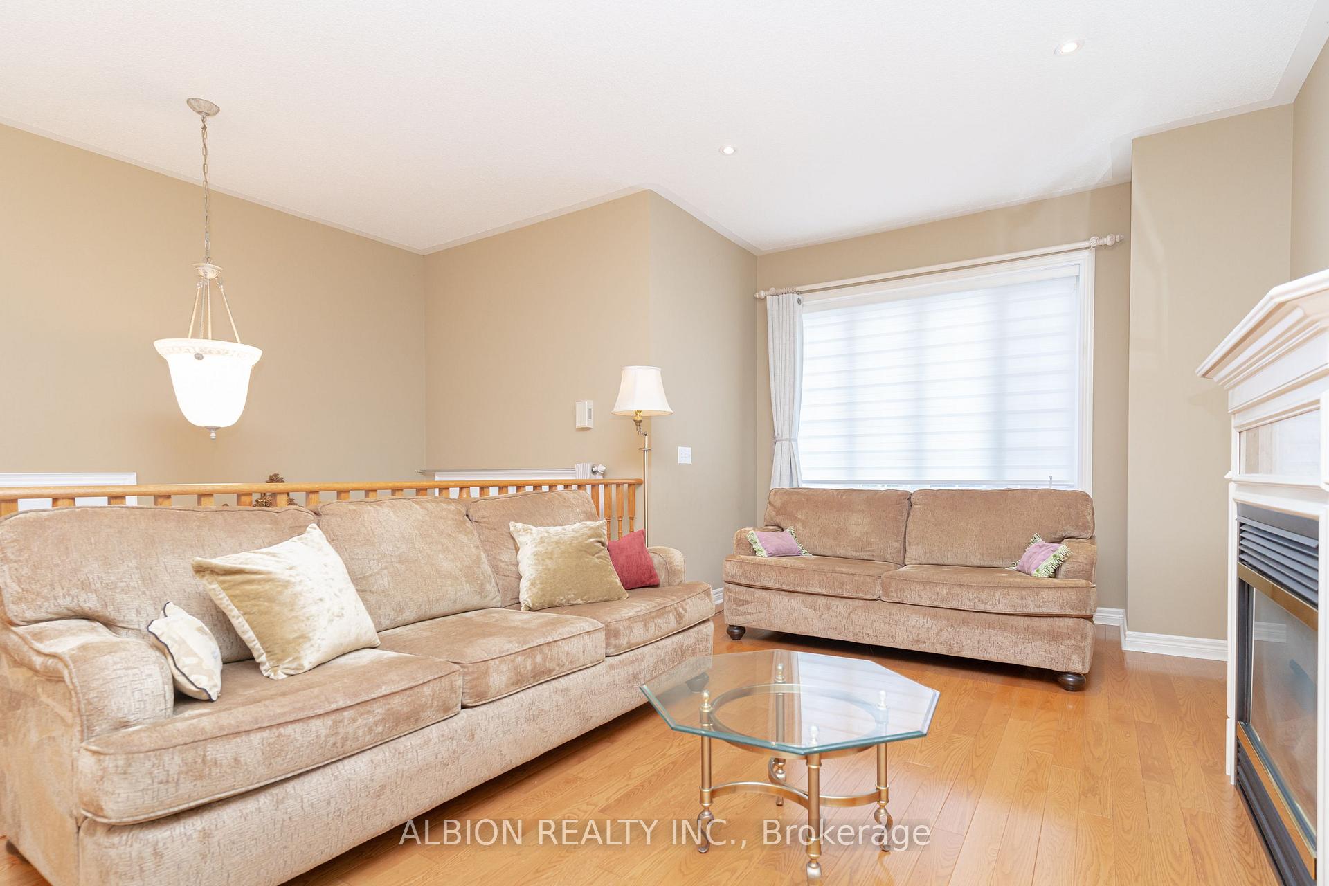 Photo 12 of 30 Rushbrook Drive, Brampton, Vales of Castlemore — HOMEH