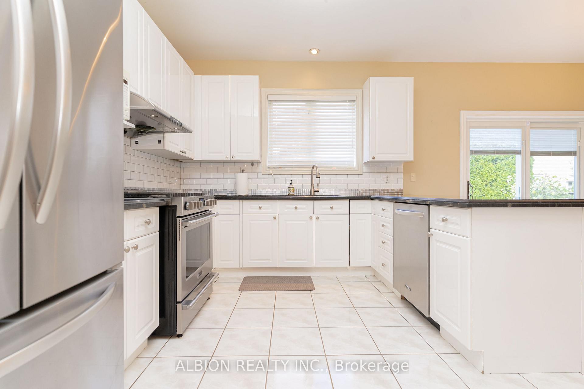 Photo 15 of 30 Rushbrook Drive, Brampton, Vales of Castlemore — HOMEH