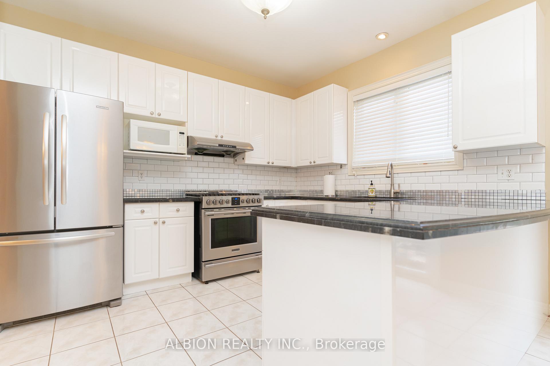 Photo 16 of 30 Rushbrook Drive, Brampton, Vales of Castlemore — HOMEH