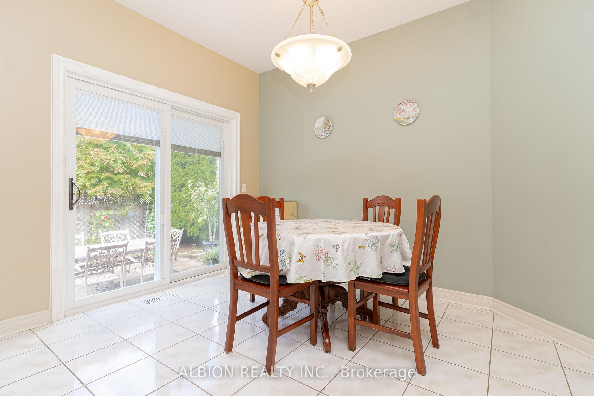 Photo 18 of 30 Rushbrook Drive, Brampton, Vales of Castlemore — HOMEH