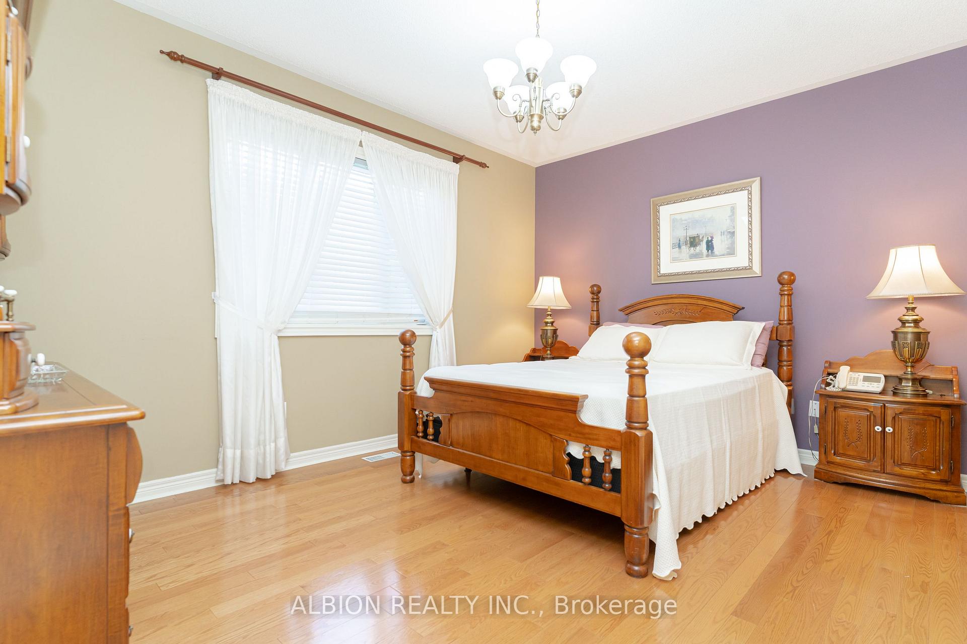 Photo 19 of 30 Rushbrook Drive, Brampton, Vales of Castlemore — HOMEH