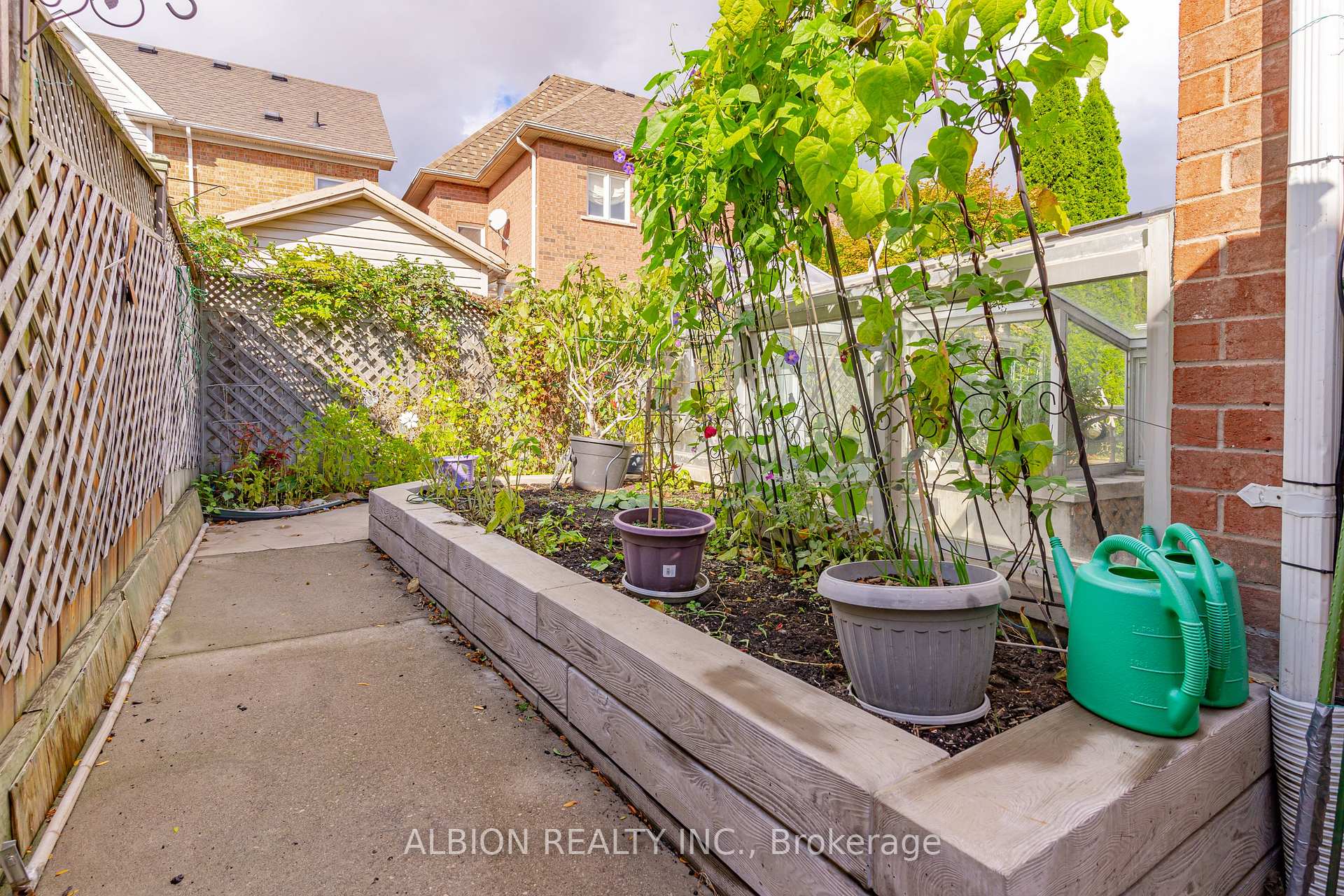 Photo 37 of 30 Rushbrook Drive, Brampton, Vales of Castlemore — HOMEH