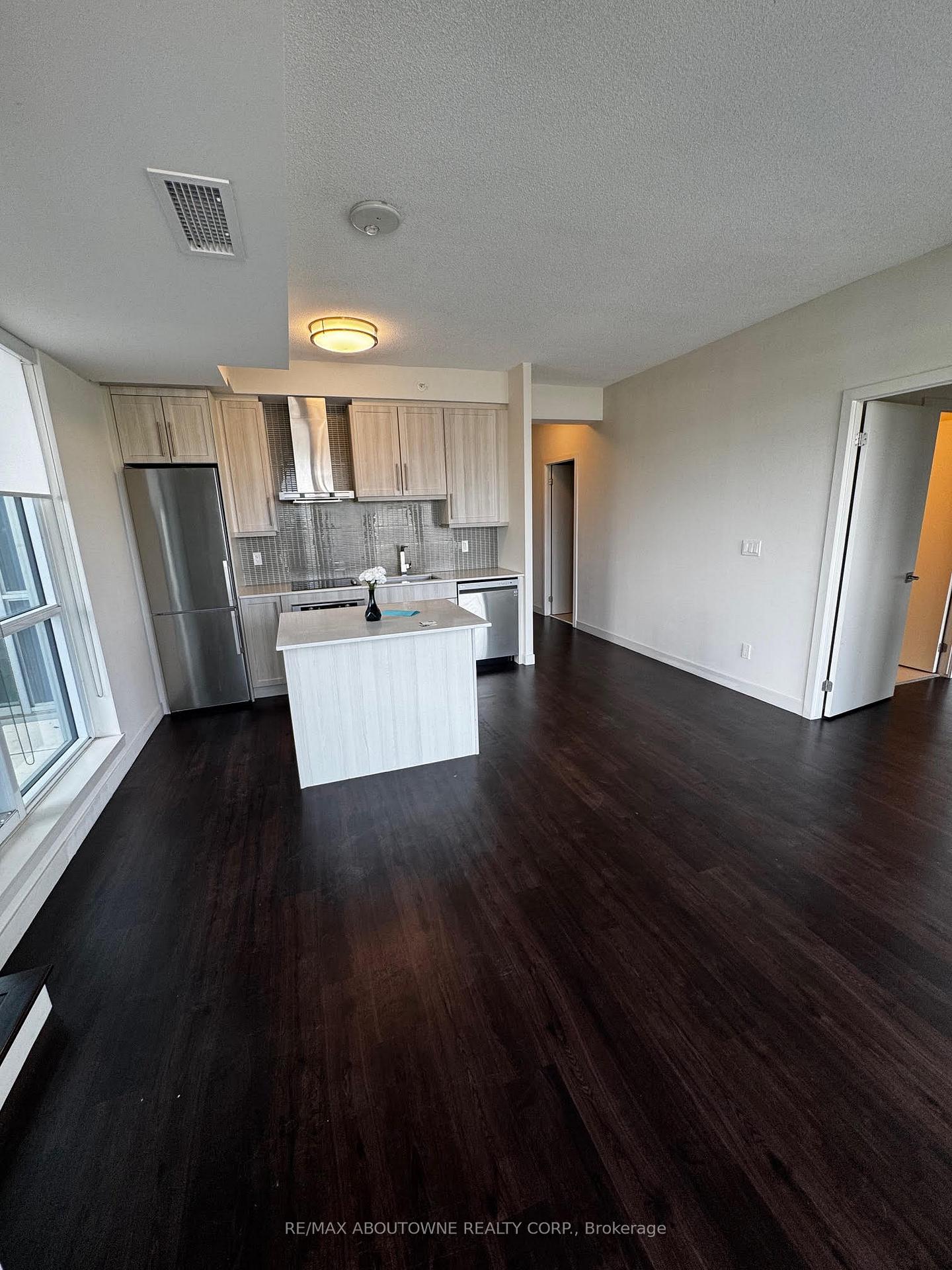Front of Unit 608, 2087 Fairview Street