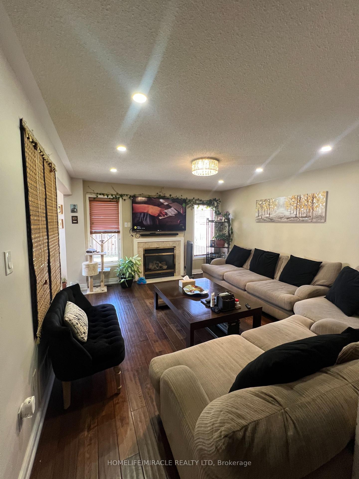 Photo 4 of 53 Hiberton Crescent, Brampton, Fletcher's Meadow — HOMEH