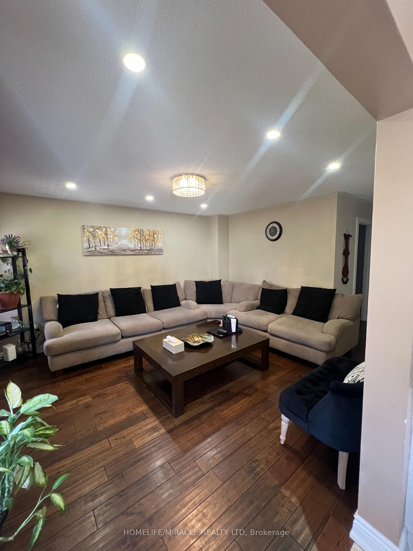 Photo 5 of 53 Hiberton Crescent, Brampton, Fletcher's Meadow — HOMEH