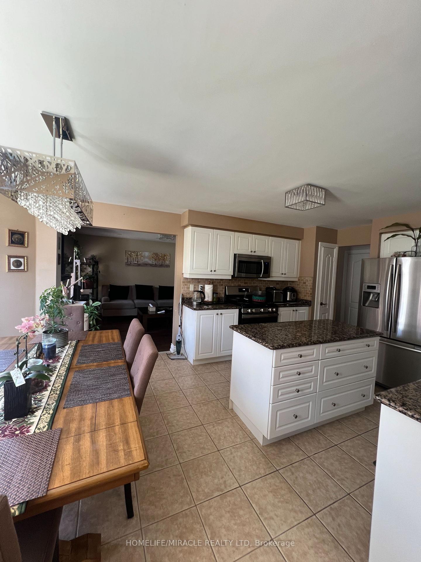 Photo 9 of 53 Hiberton Crescent, Brampton, Fletcher's Meadow — HOMEH