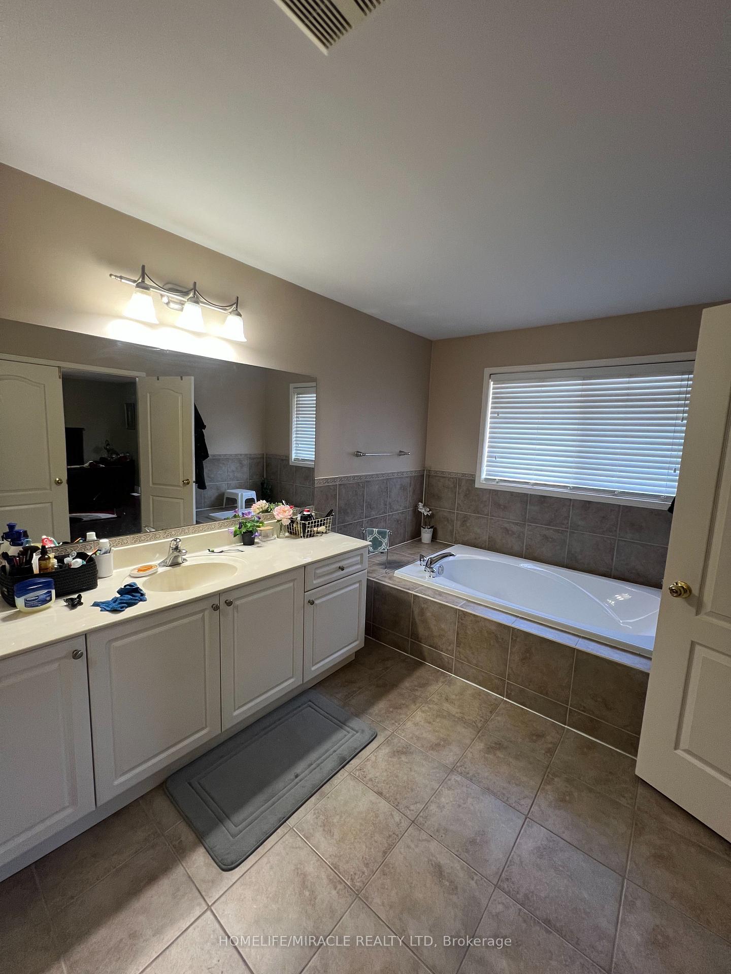 Photo 33 of 53 Hiberton Crescent, Brampton, Fletcher's Meadow — HOMEH
