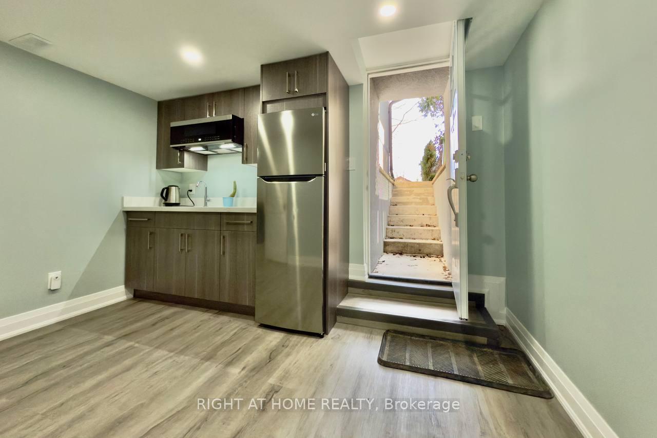 Photo 123 of 23 Brock Street N, Hamilton, Dundas — HOMEH