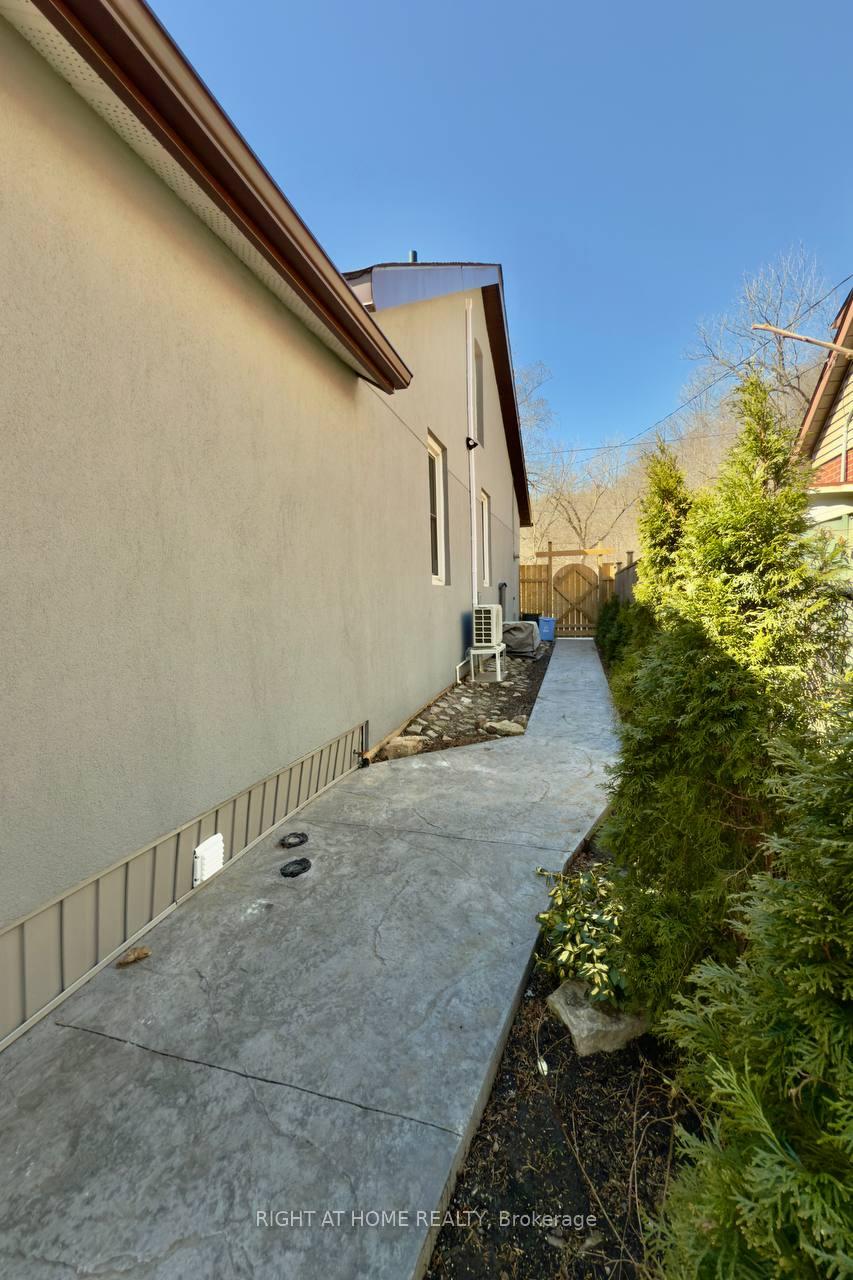 Photo 128 of 23 Brock Street N, Hamilton, Dundas — HOMEH