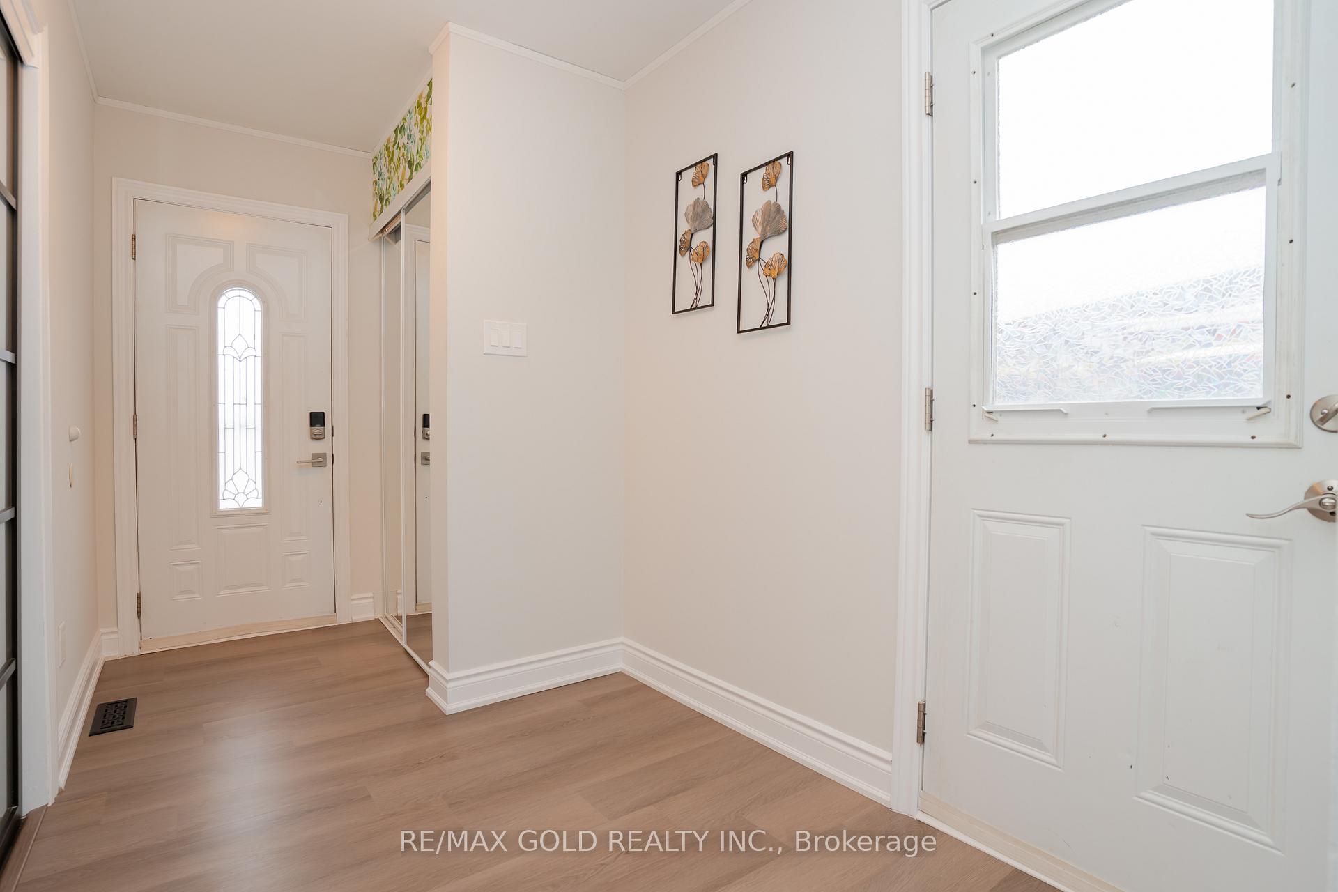 Photo 4 of 194 Earnscliffe Circle, Brampton, Southgate — HOMEH