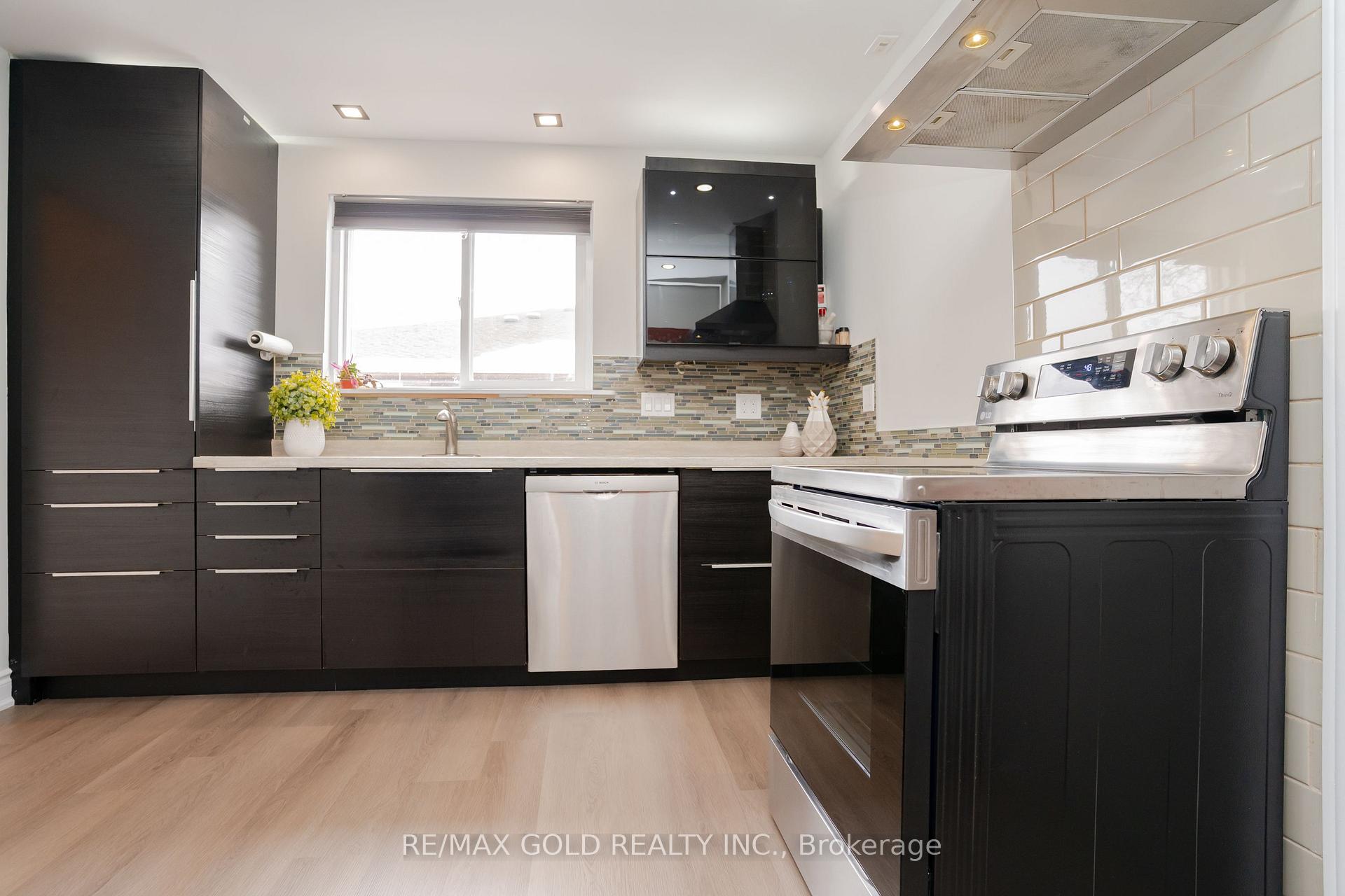 Photo 6 of 194 Earnscliffe Circle, Brampton, Southgate — HOMEH