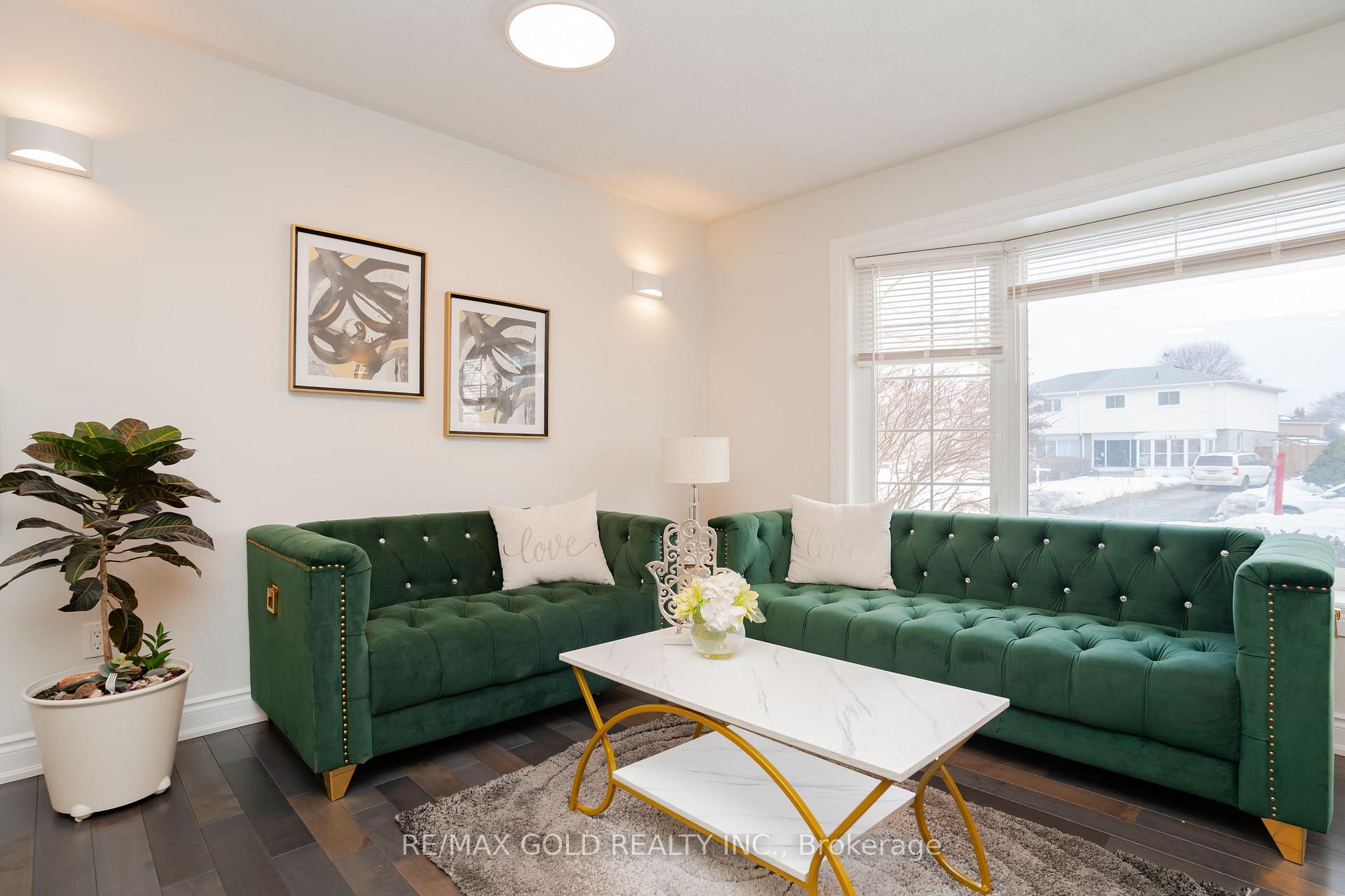 Photo 11 of 194 Earnscliffe Circle, Brampton, Southgate — HOMEH