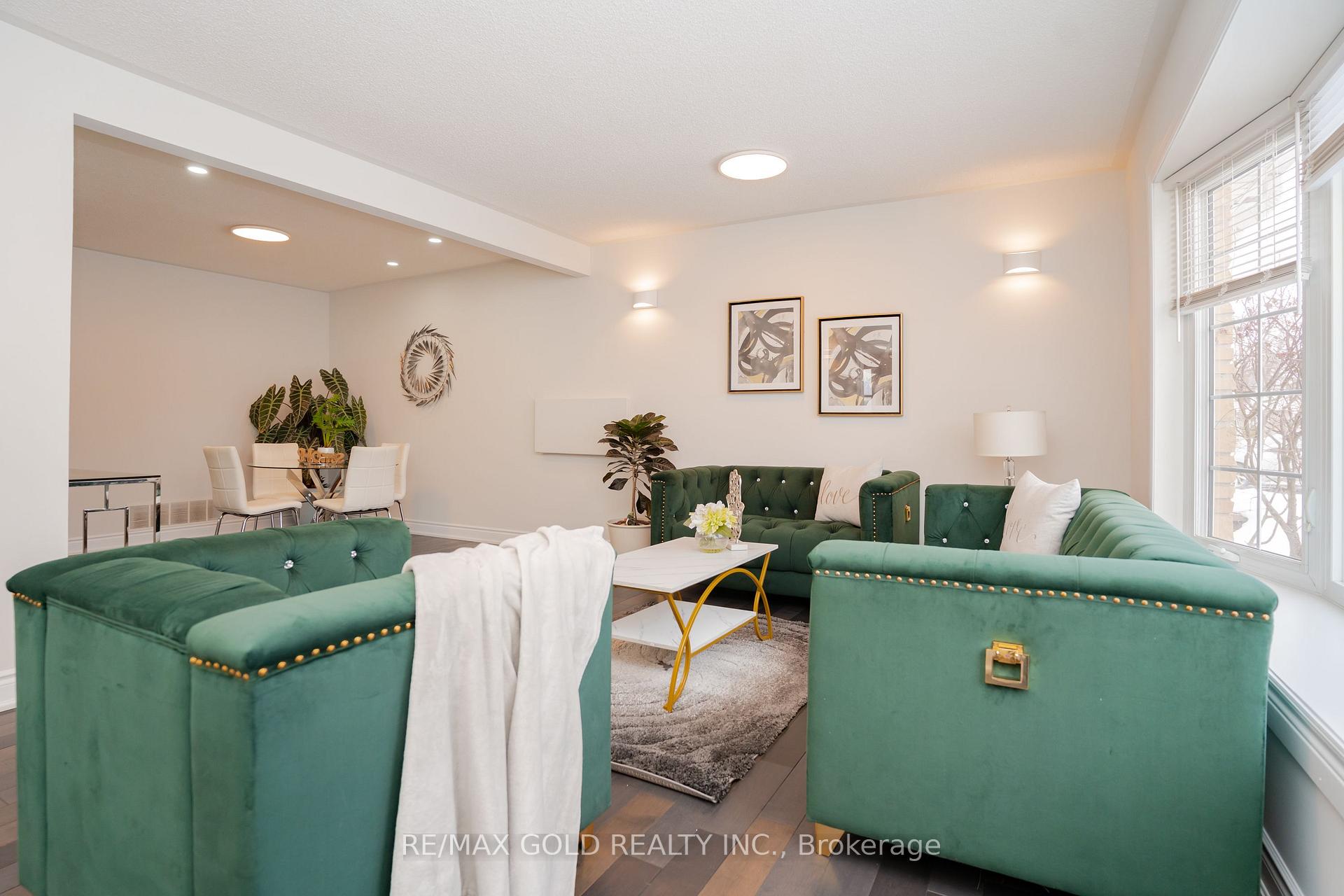 Photo 12 of 194 Earnscliffe Circle, Brampton, Southgate — HOMEH