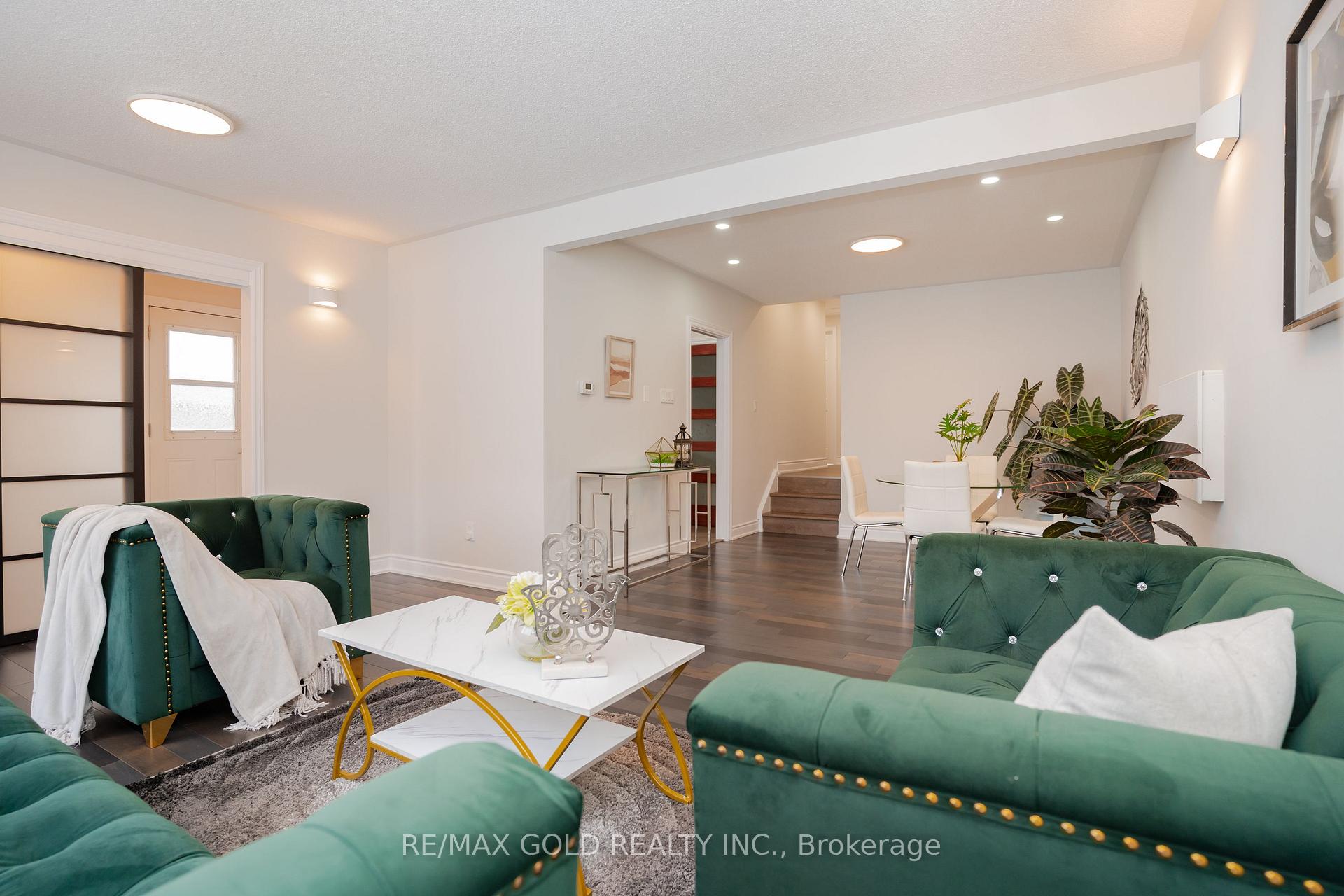Photo 13 of 194 Earnscliffe Circle, Brampton, Southgate — HOMEH
