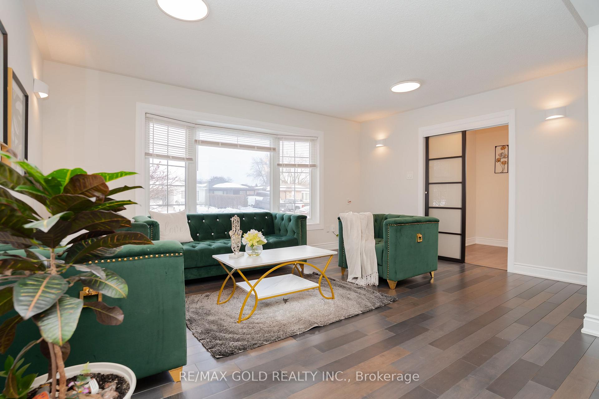 Photo 14 of 194 Earnscliffe Circle, Brampton, Southgate — HOMEH