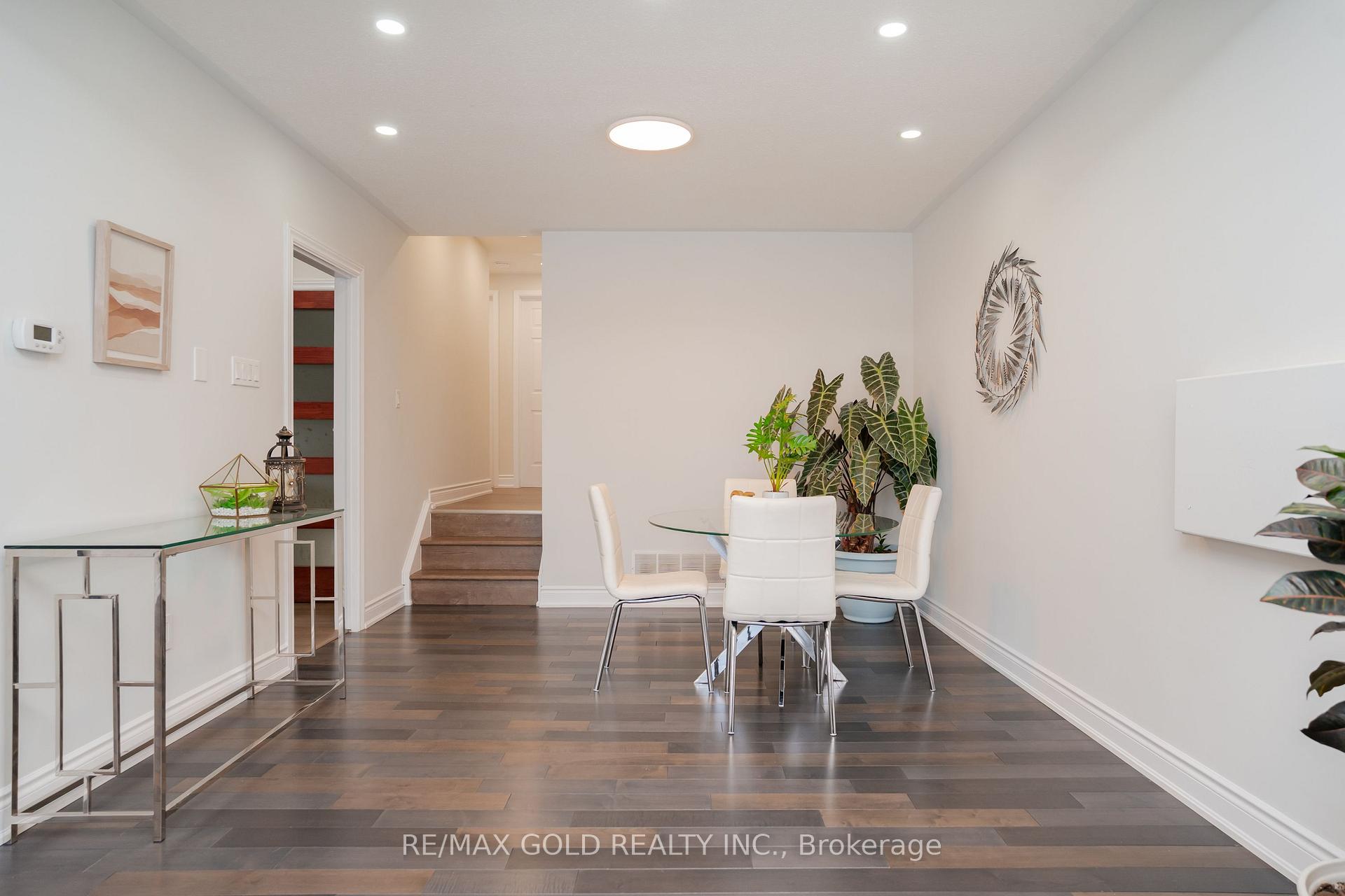 Photo 15 of 194 Earnscliffe Circle, Brampton, Southgate — HOMEH