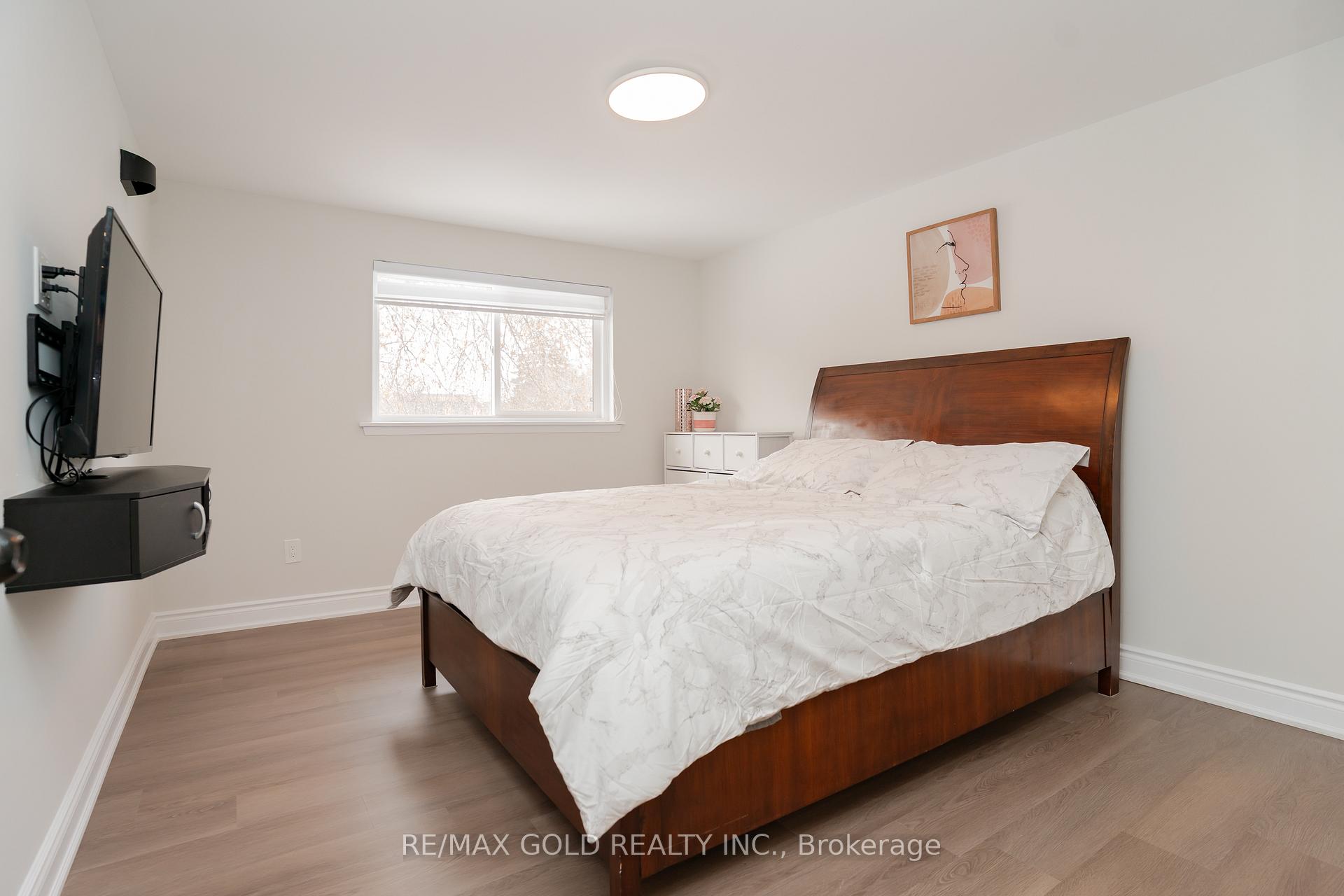 Photo 17 of 194 Earnscliffe Circle, Brampton, Southgate — HOMEH