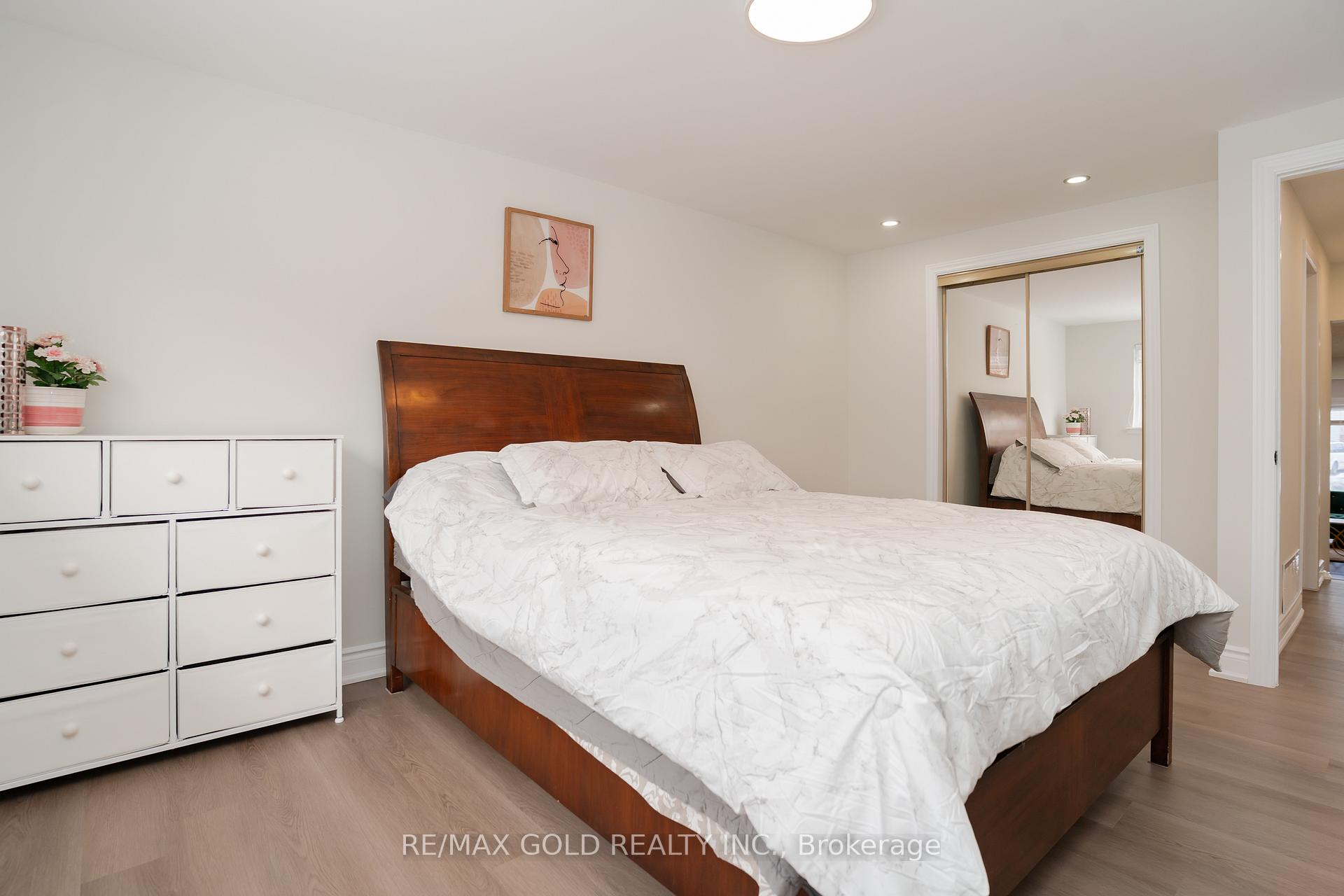 Photo 18 of 194 Earnscliffe Circle, Brampton, Southgate — HOMEH