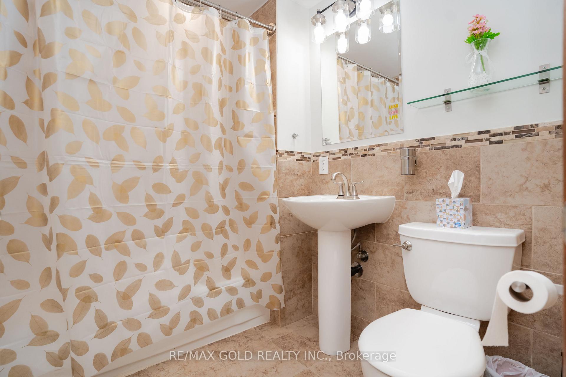 Photo 19 of 194 Earnscliffe Circle, Brampton, Southgate — HOMEH