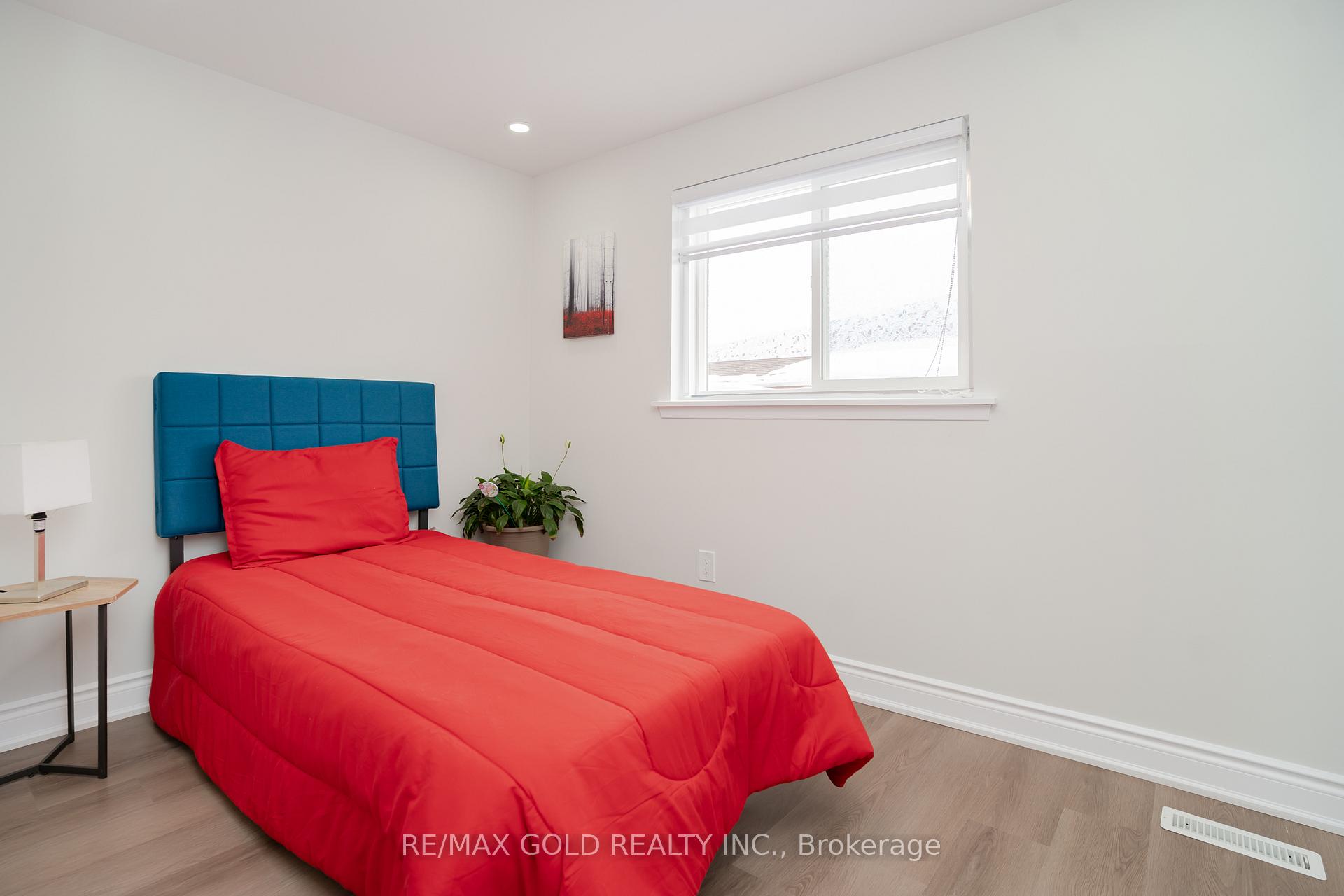 Photo 23 of 194 Earnscliffe Circle, Brampton, Southgate — HOMEH