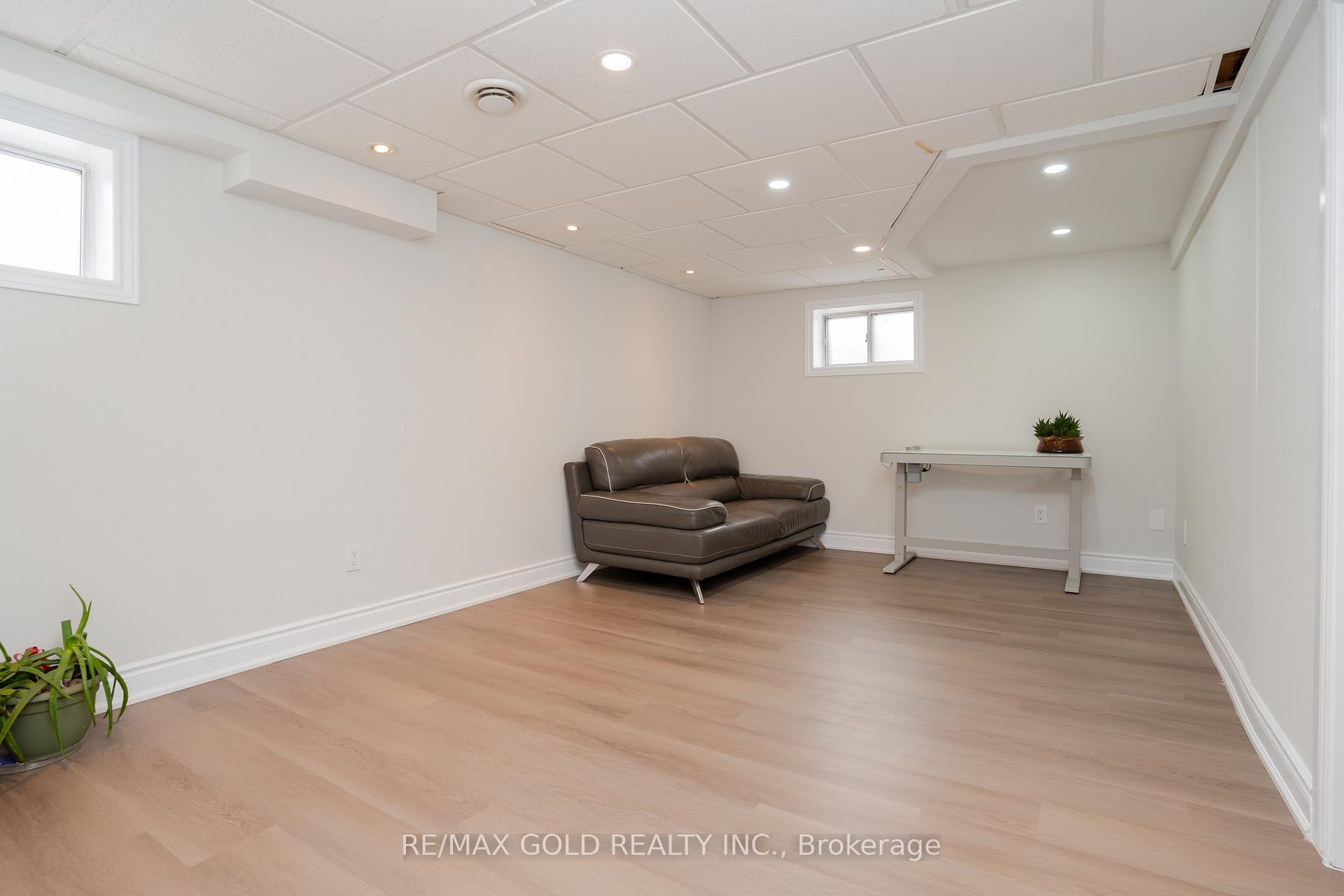 Photo 26 of 194 Earnscliffe Circle, Brampton, Southgate — HOMEH
