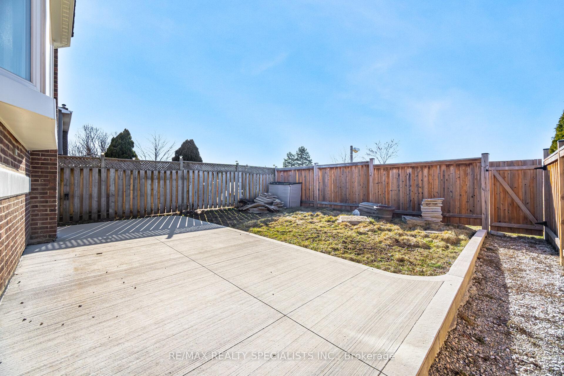 Photo 17 of 28 Ashurst Crescent, Brampton, Madoc — HOMEH