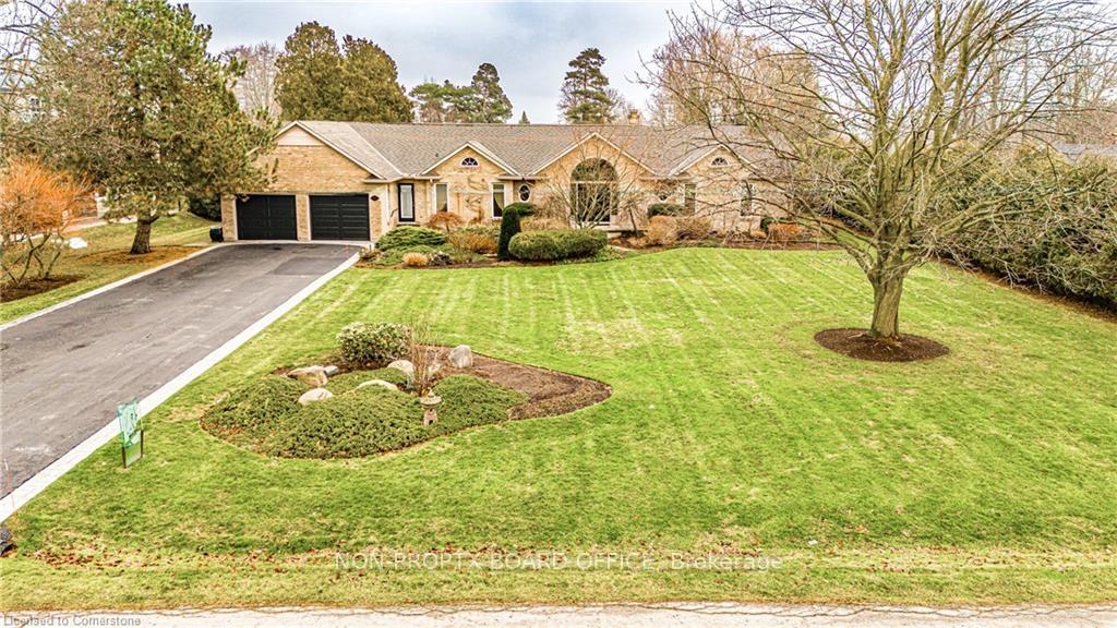 Photo 3 of 111 Saint Margarets Road, Hamilton, Ancaster — HOMEH
