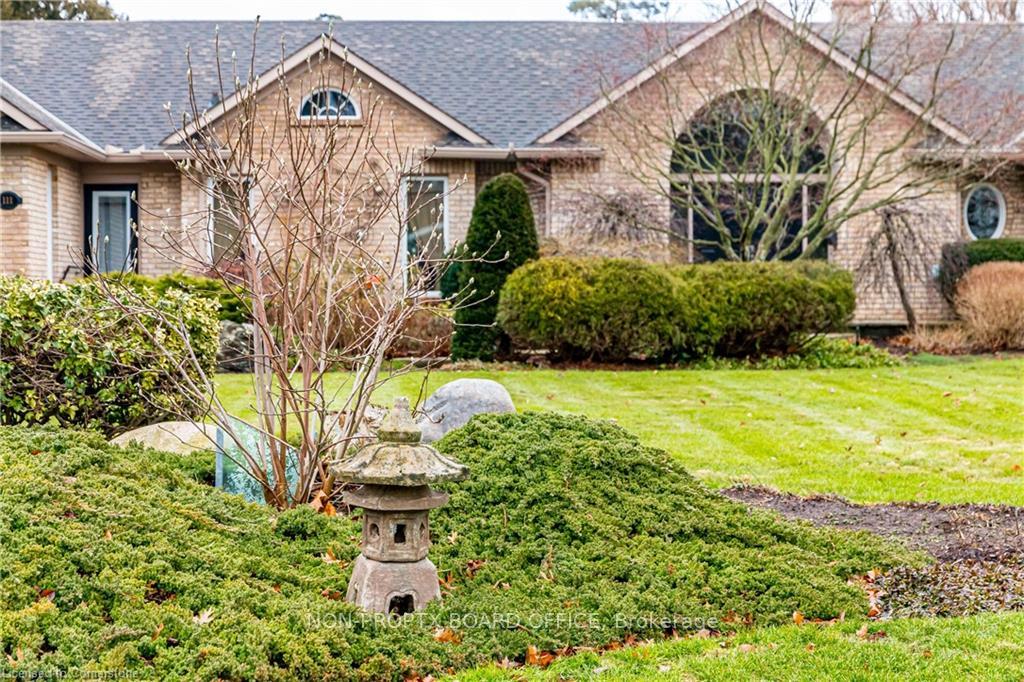 Photo 4 of 111 Saint Margarets Road, Hamilton, Ancaster — HOMEH