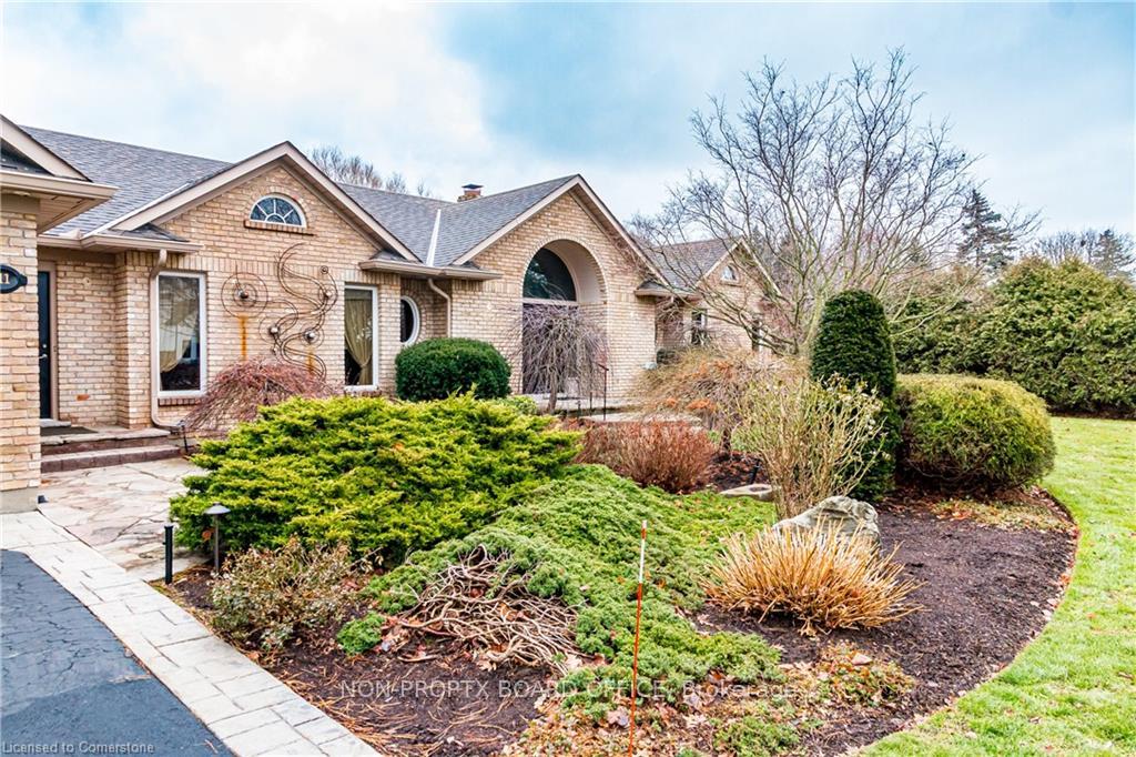 Photo 6 of 111 Saint Margarets Road, Hamilton, Ancaster — HOMEH